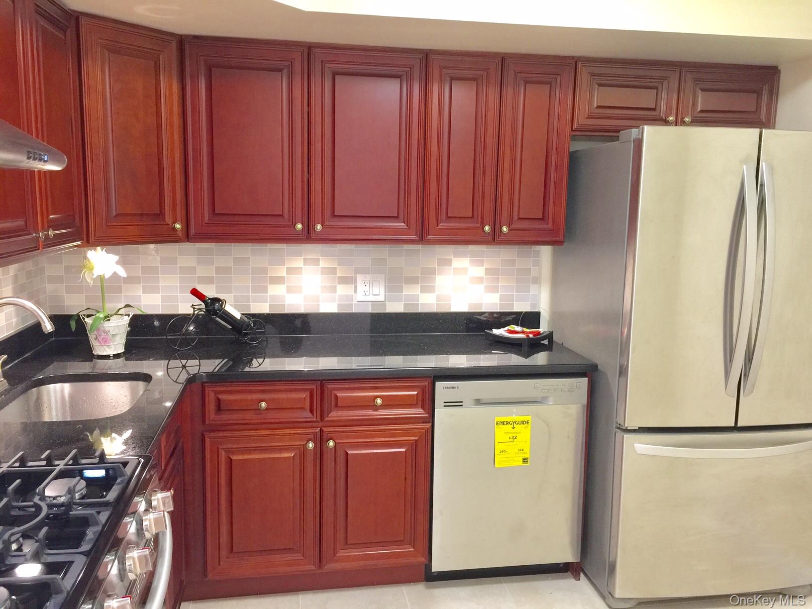 71-35 Sutton Place # 3Fl, Fresh Meadows, NY 11365