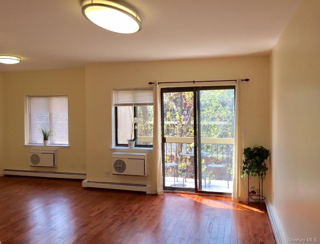 71-35 Sutton Place # 3Fl, Fresh Meadows, NY 11365