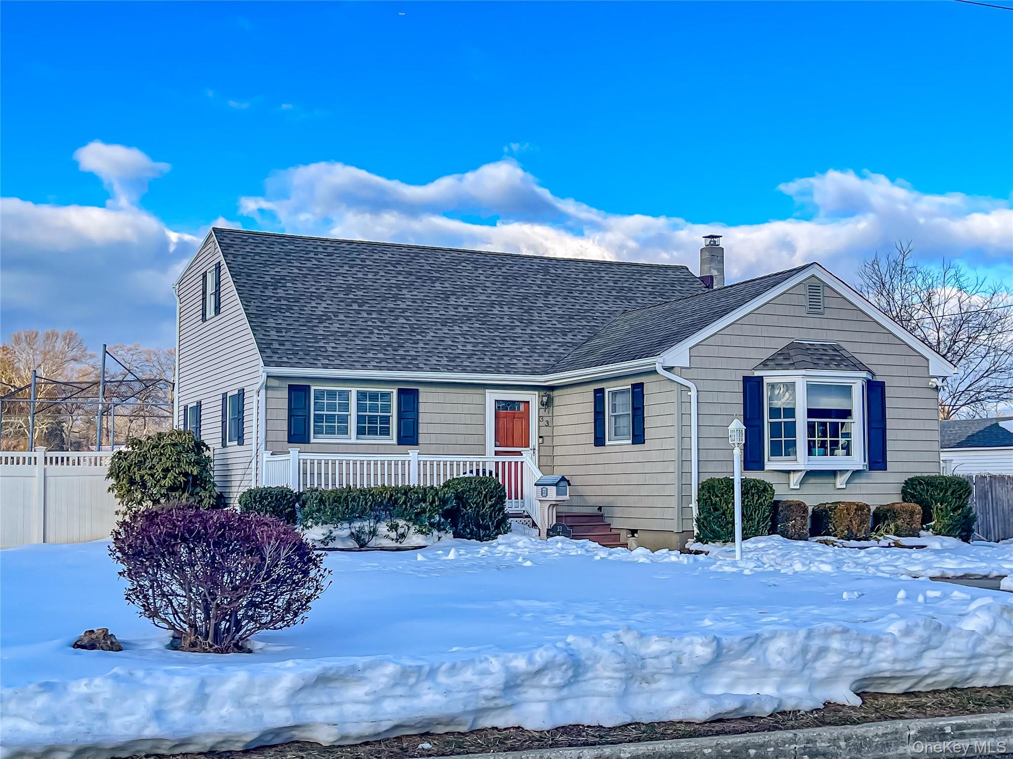 33 Maple Avenue, Kings Park, NY 11754