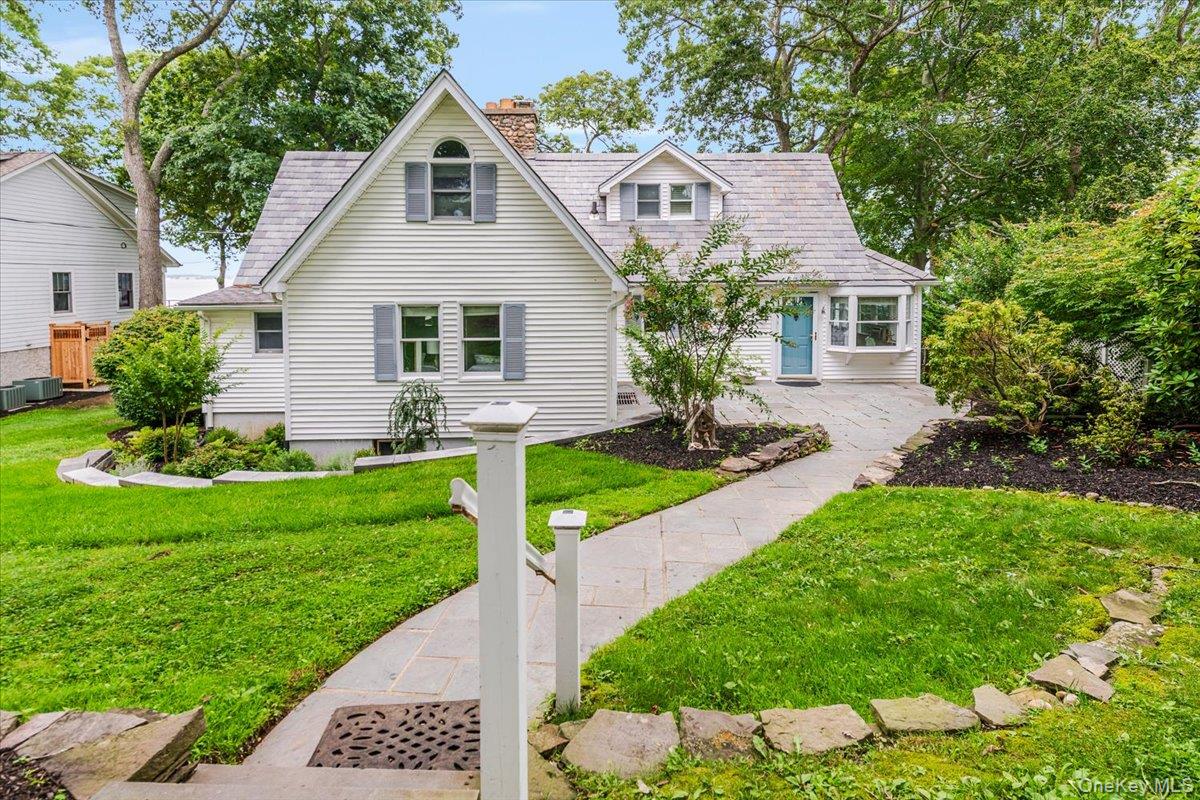 100 W Shore Drive, Southold, NY 11971