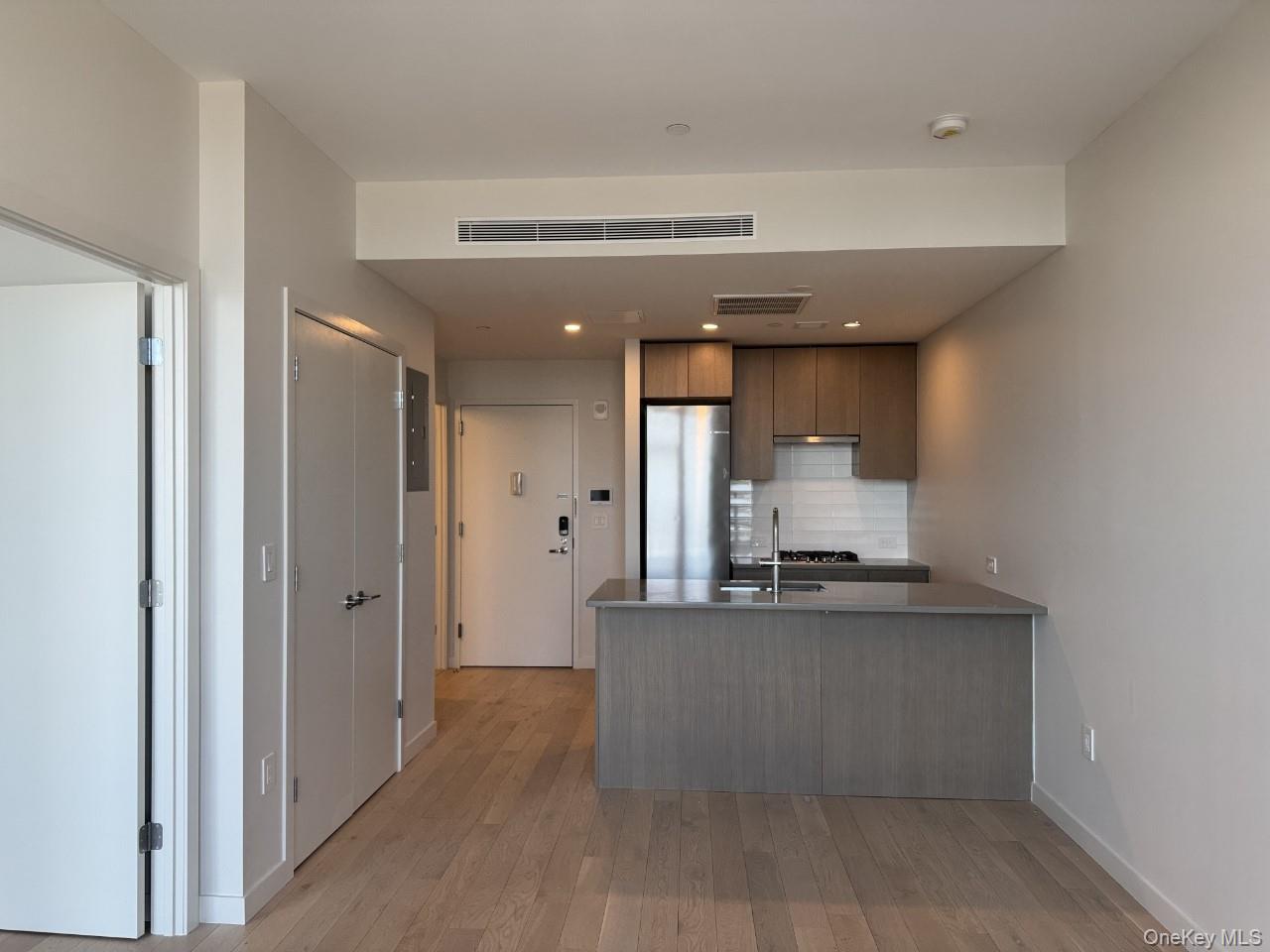 131-02B 40TH Road # 9O, Flushing, NY 11354