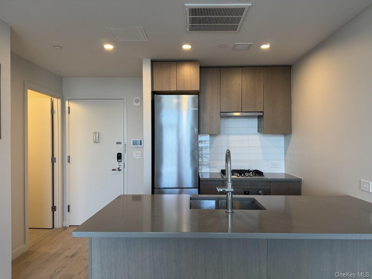 131-02B 40TH Road # 9O, Flushing, NY 11354