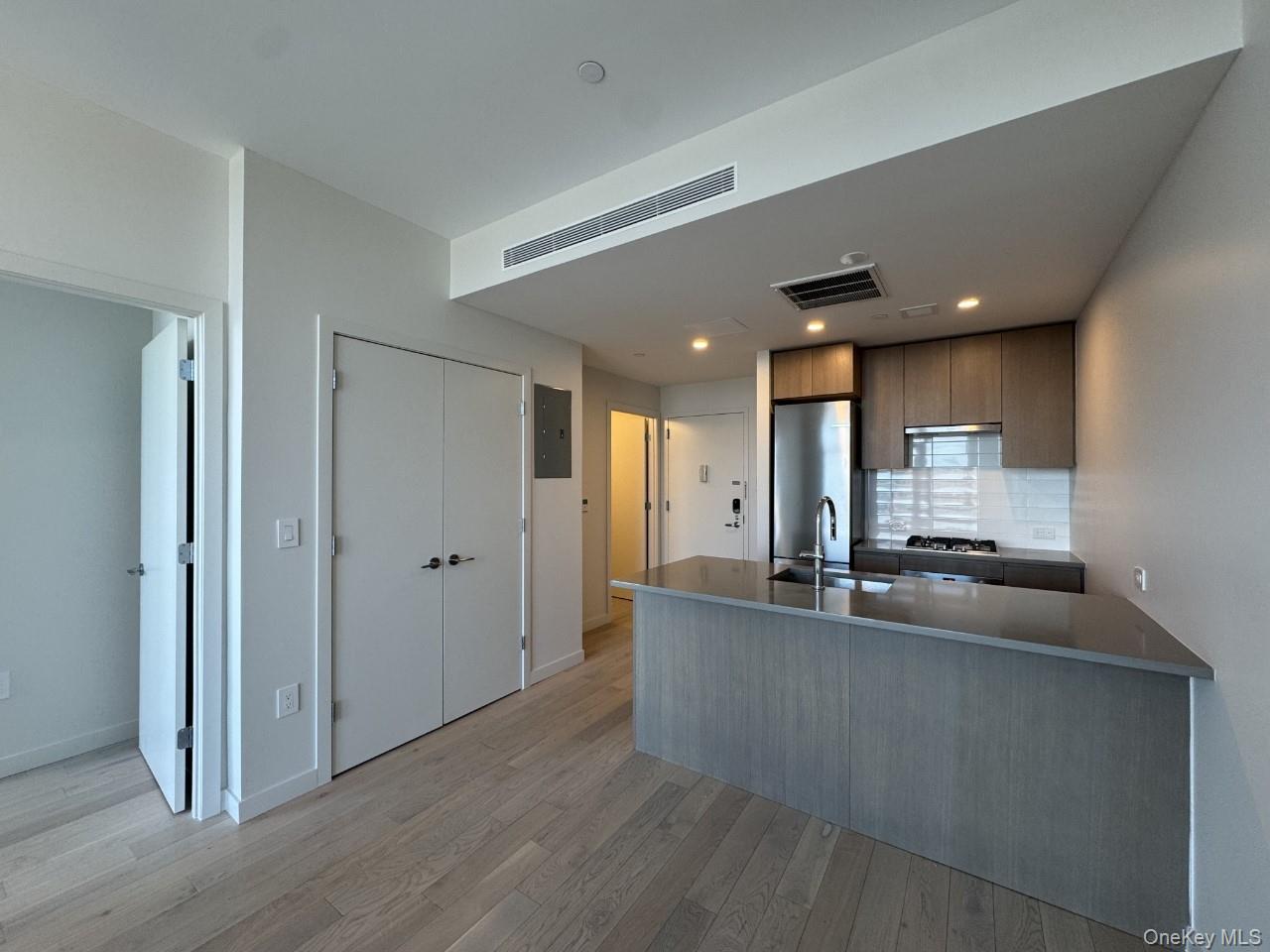 131-02B 40TH Road # 9O, Flushing, NY 11354