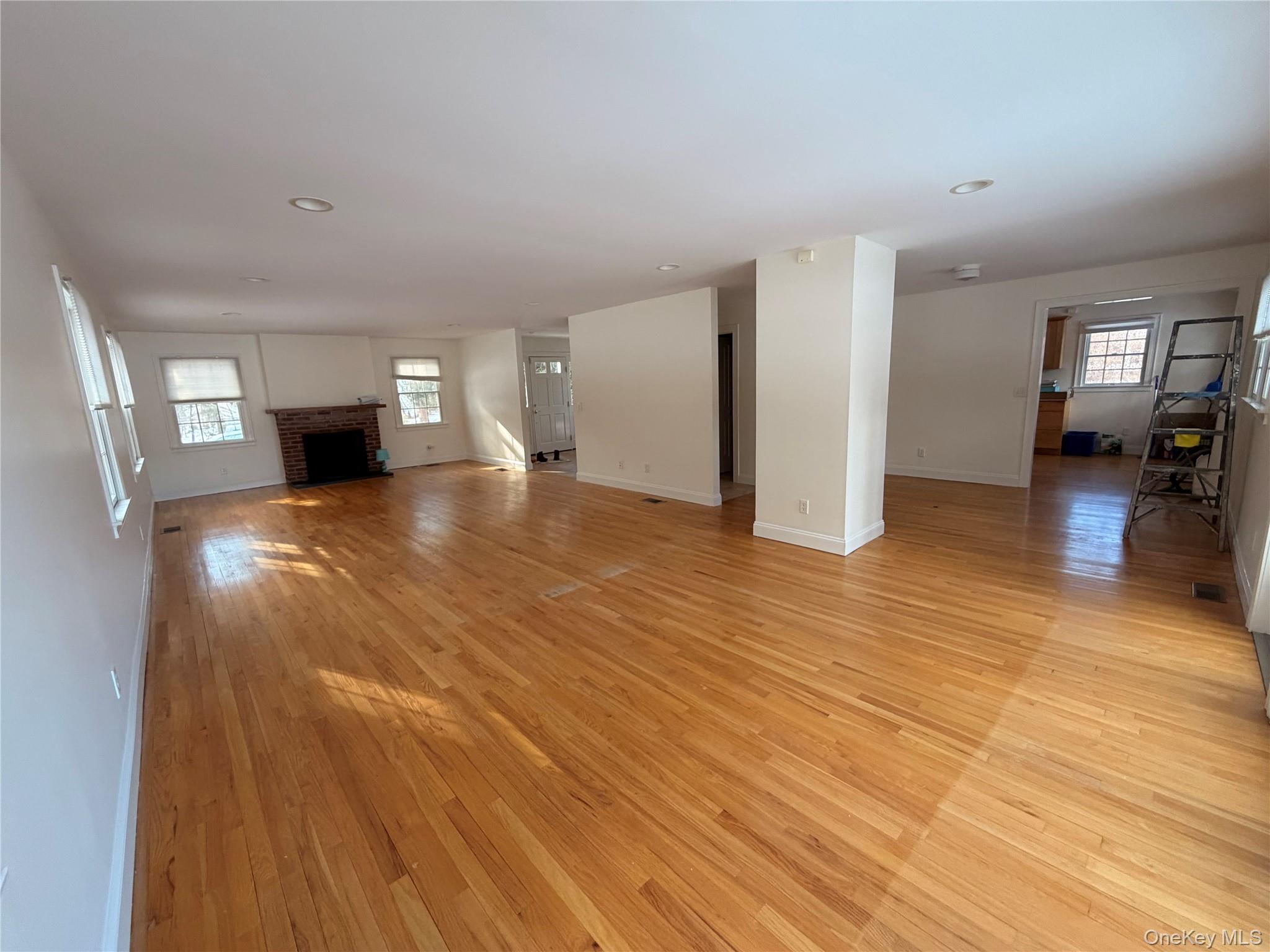 4 Lloyd Point Drive, Lloyd Harbor, NY 11743