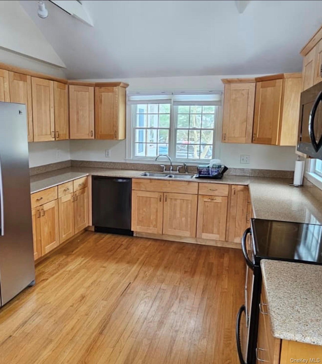 4 Lloyd Point Drive, Lloyd Harbor, NY 11743