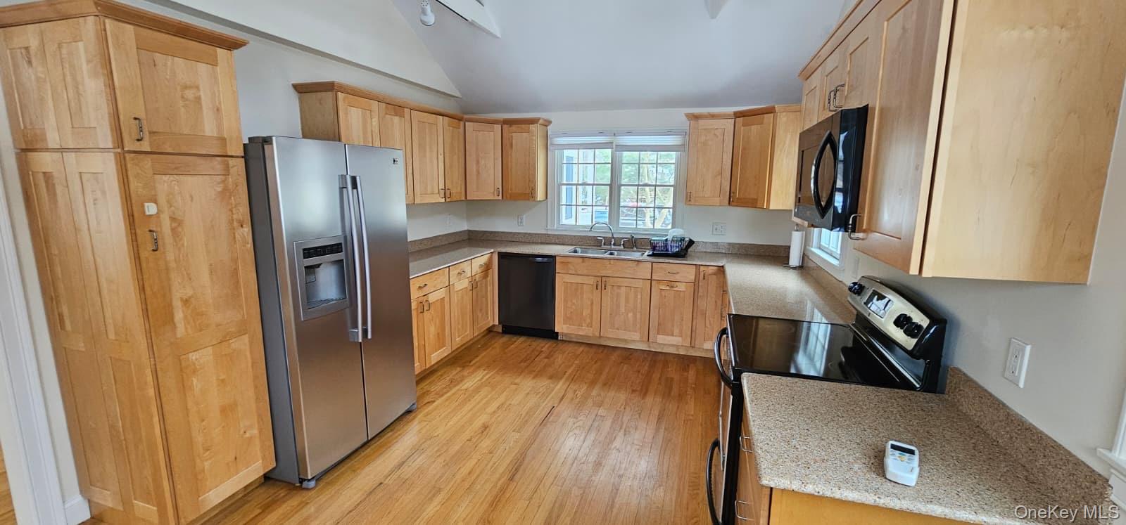 4 Lloyd Point Drive, Lloyd Harbor, NY 11743