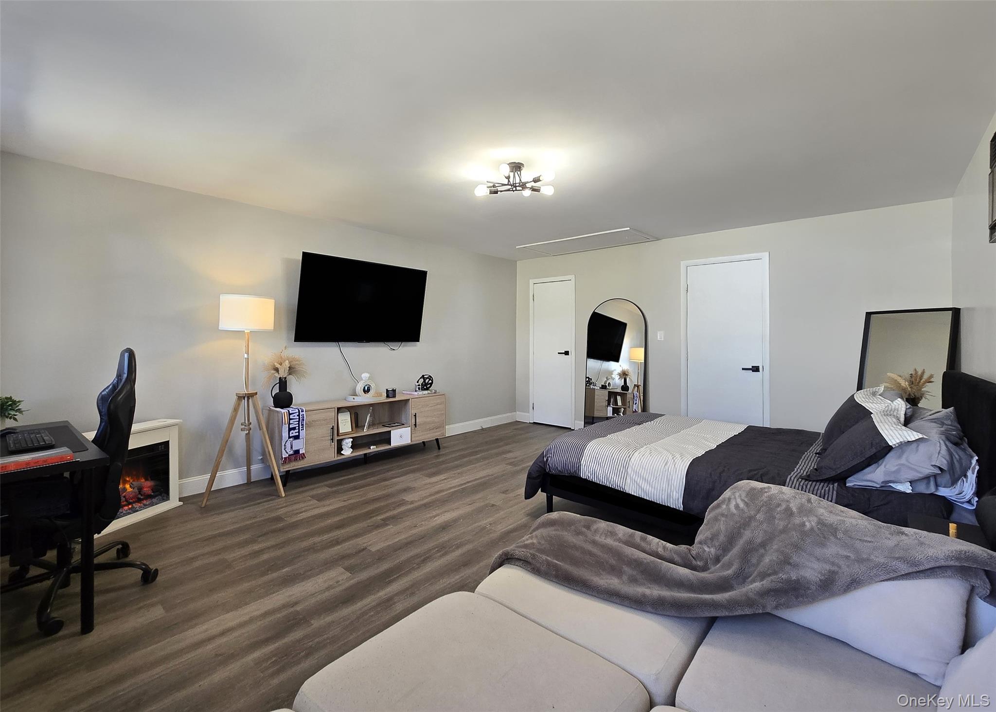 5 South Lane, Levittown, NY 11756