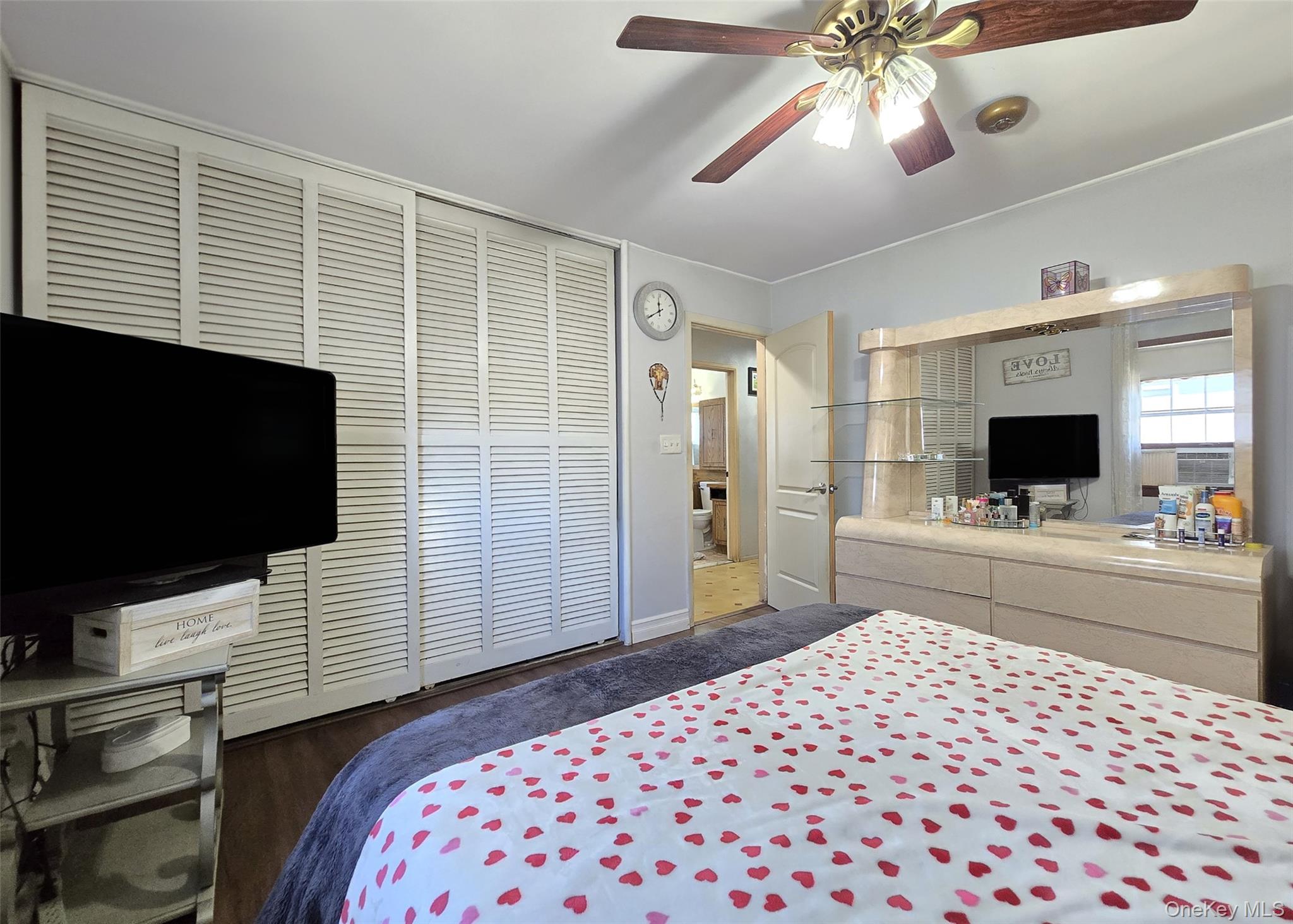 5 South Lane, Levittown, NY 11756