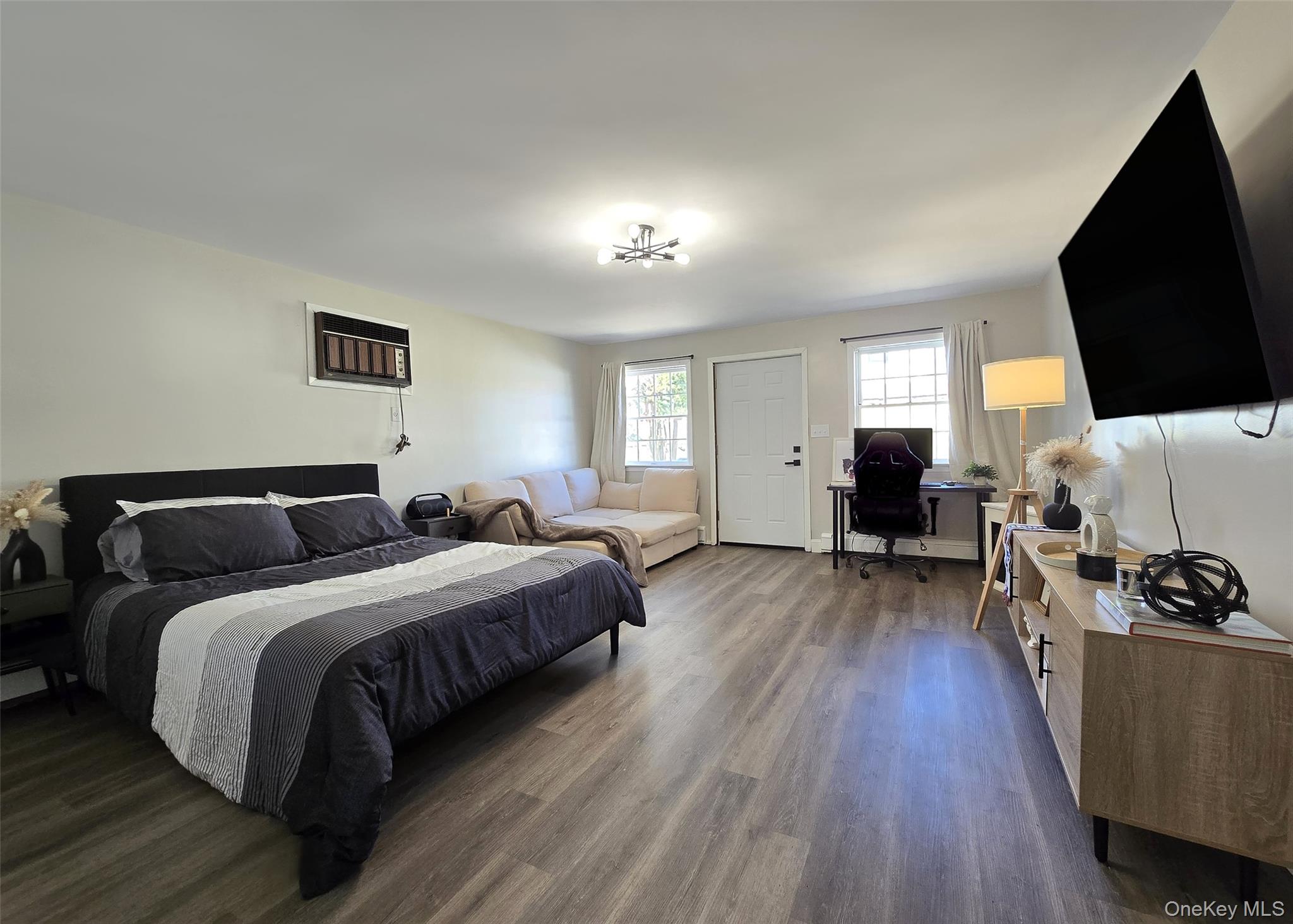 5 South Lane, Levittown, NY 11756