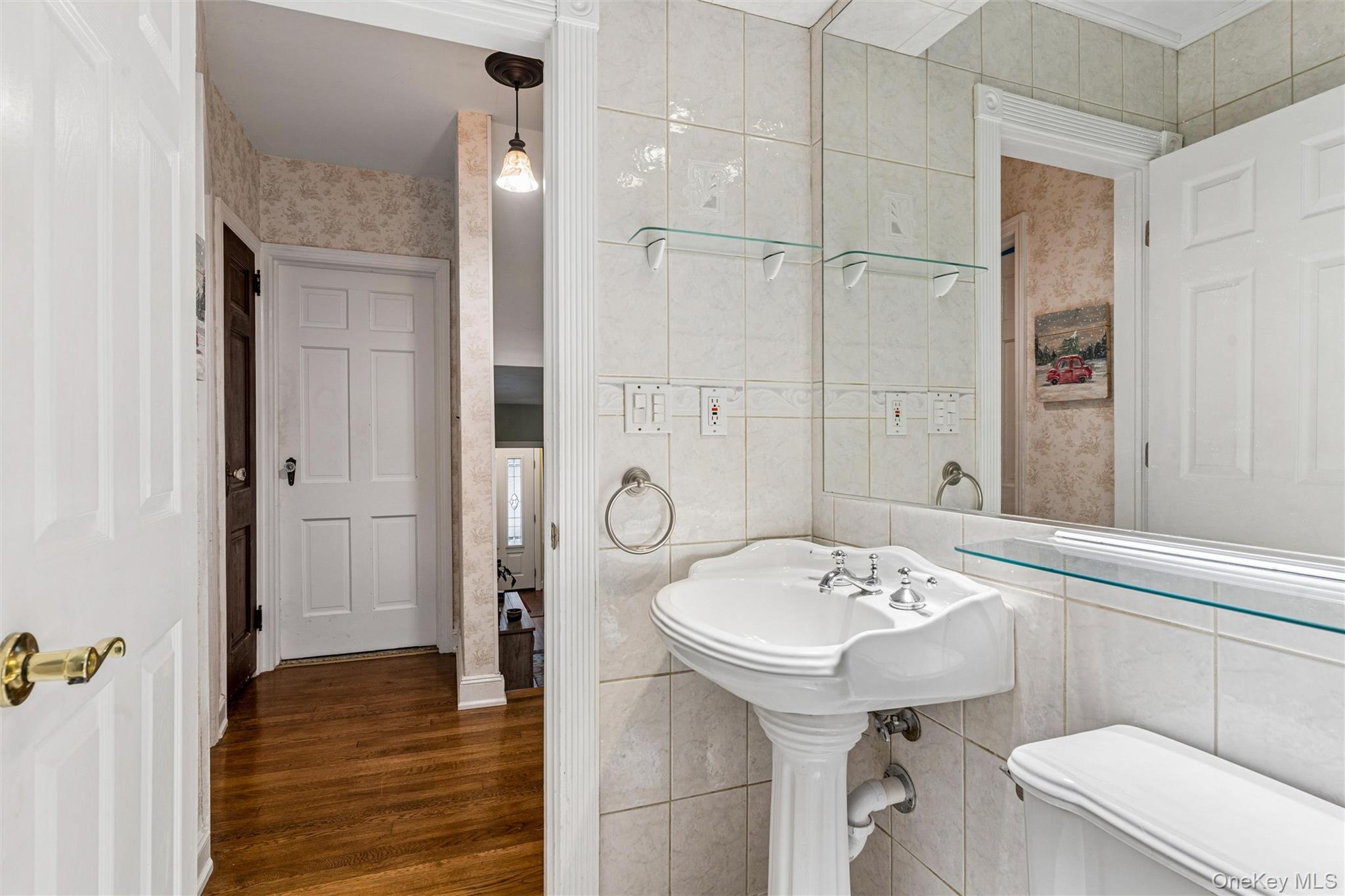 9 Clinton Street, Elmont, NY 11003