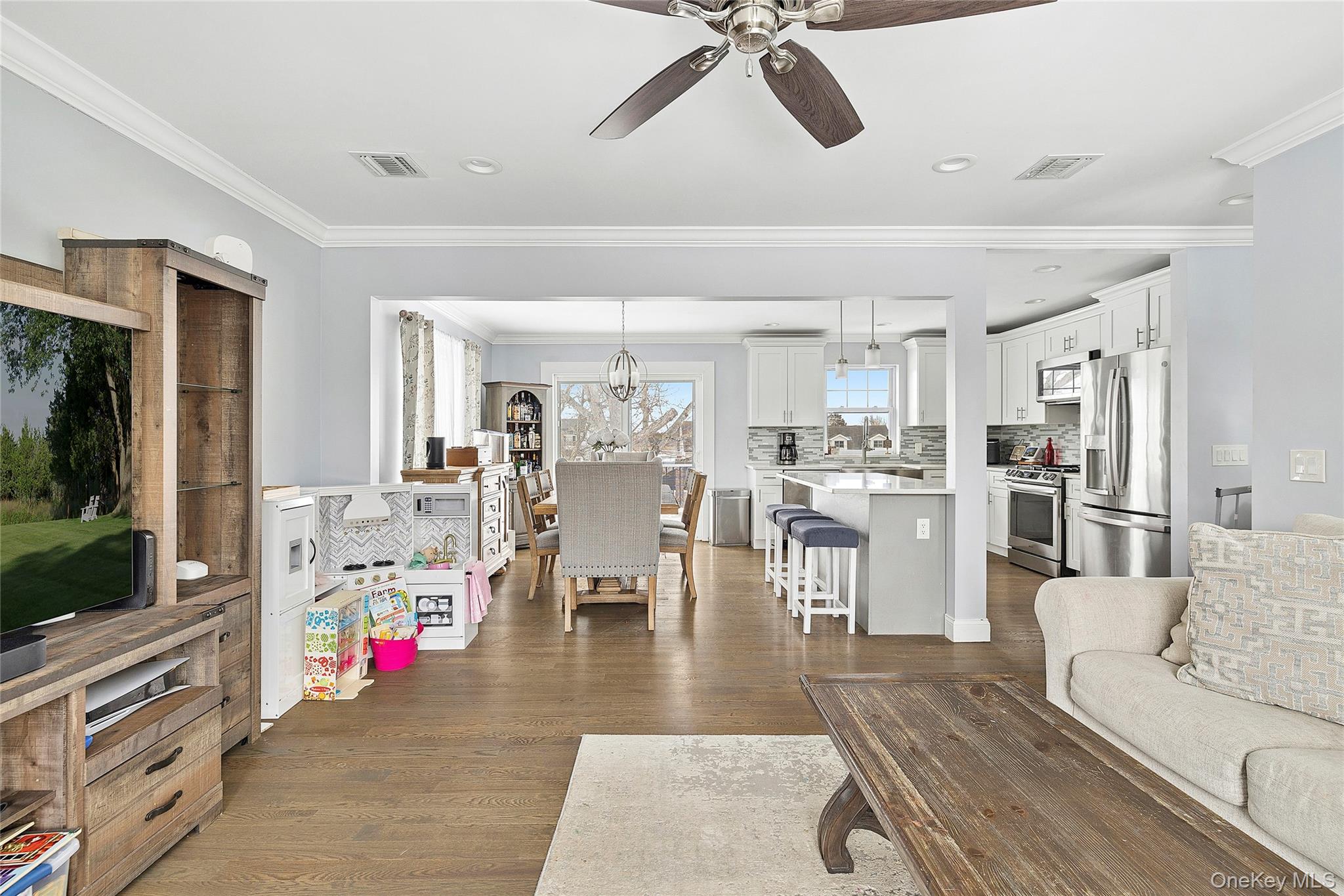 281 Clinton Avenue, East Patchogue, NY 11772