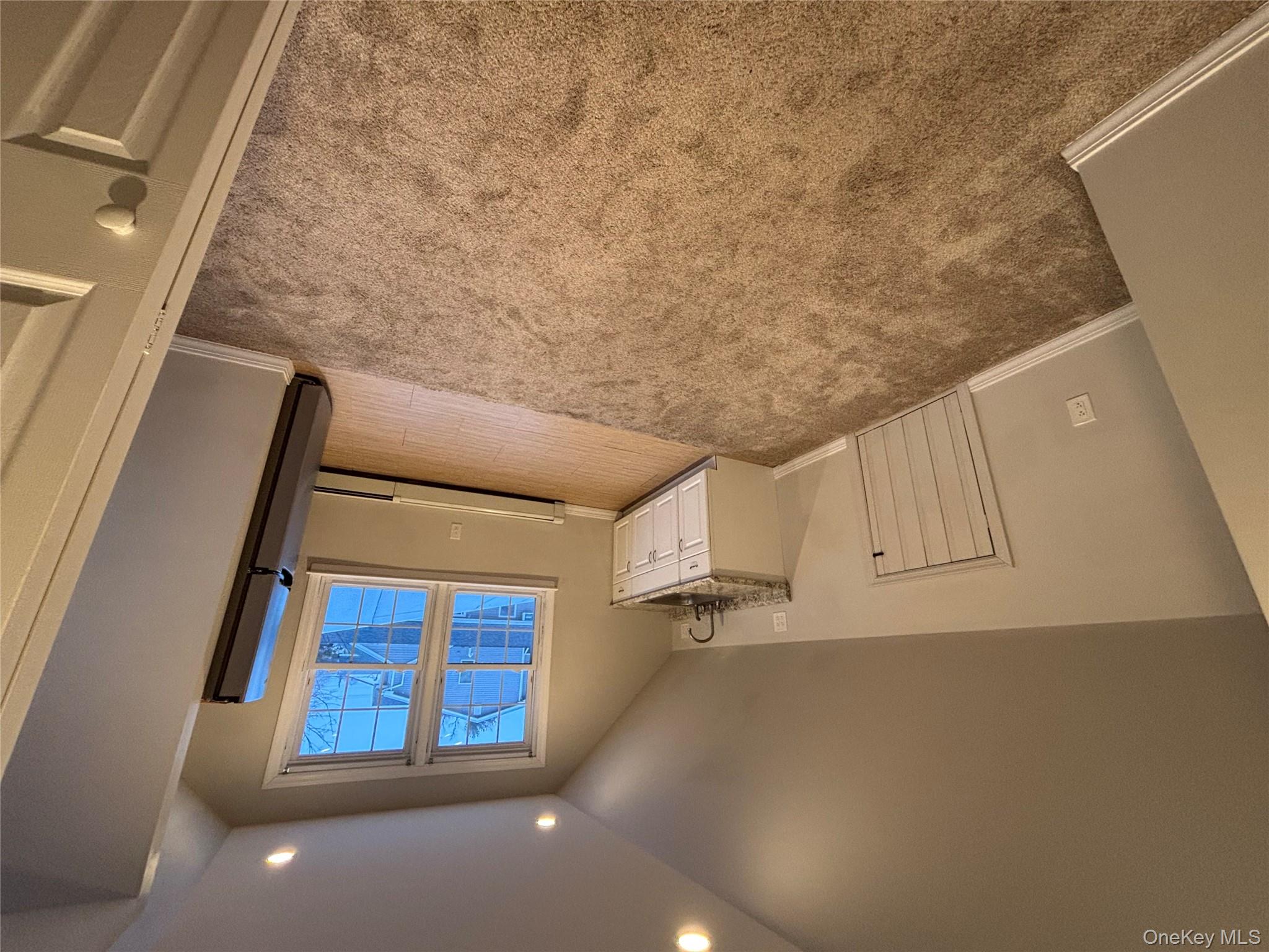 West Babylon, NY 11704