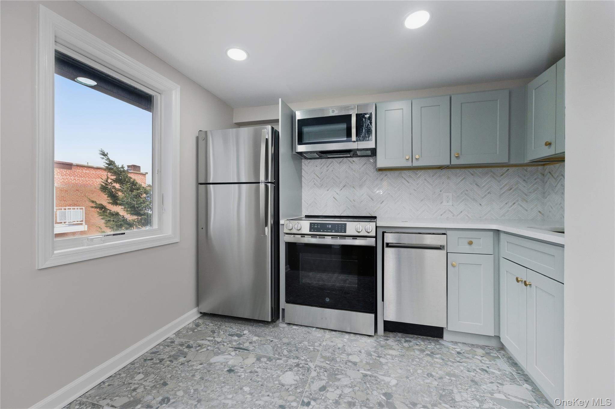 120 Maple Avenue # 2nd FLOOR, Cedarhurst, NY 11516