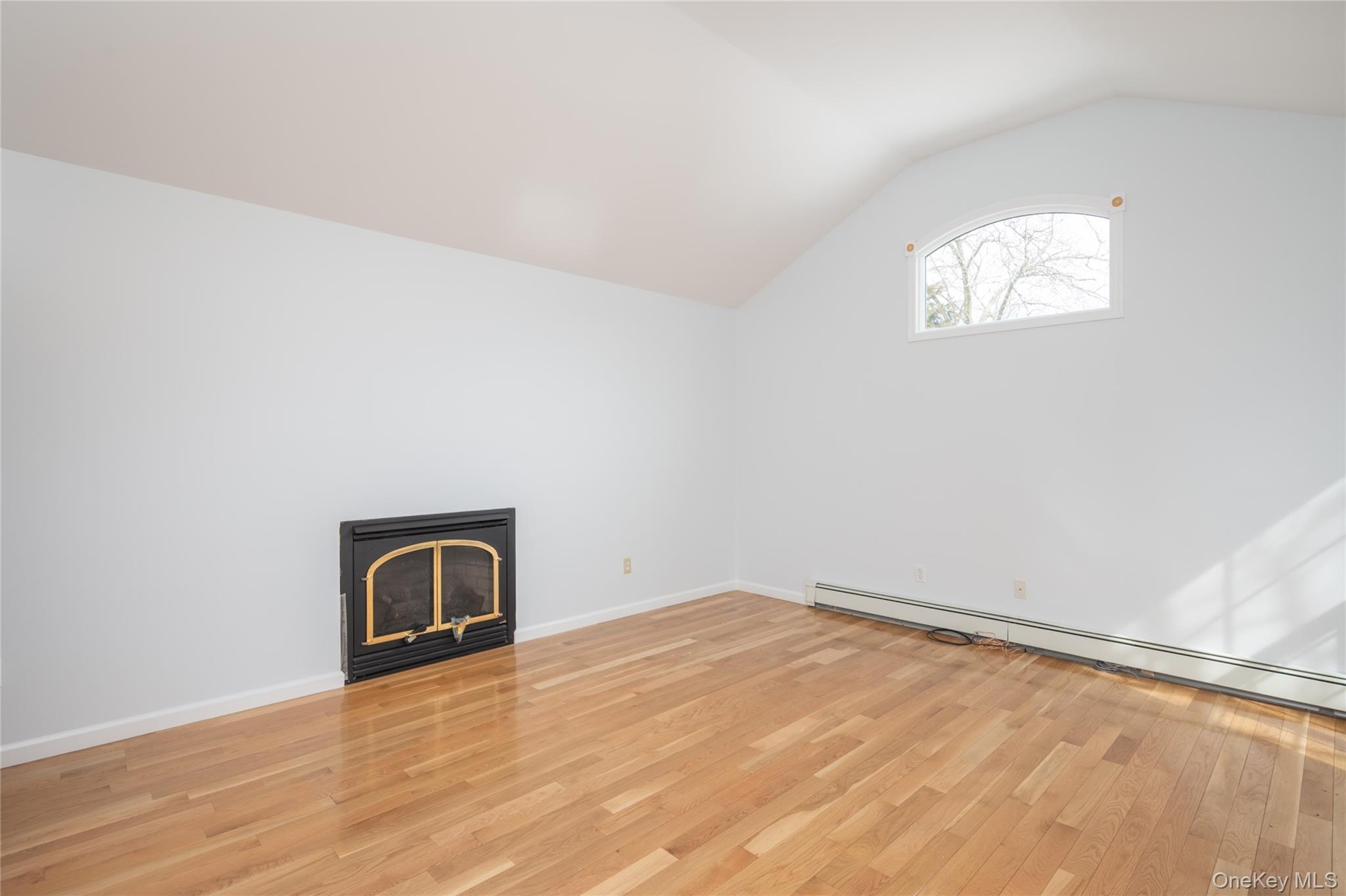 9 Harrison Ave, Hicksville, NY 11801