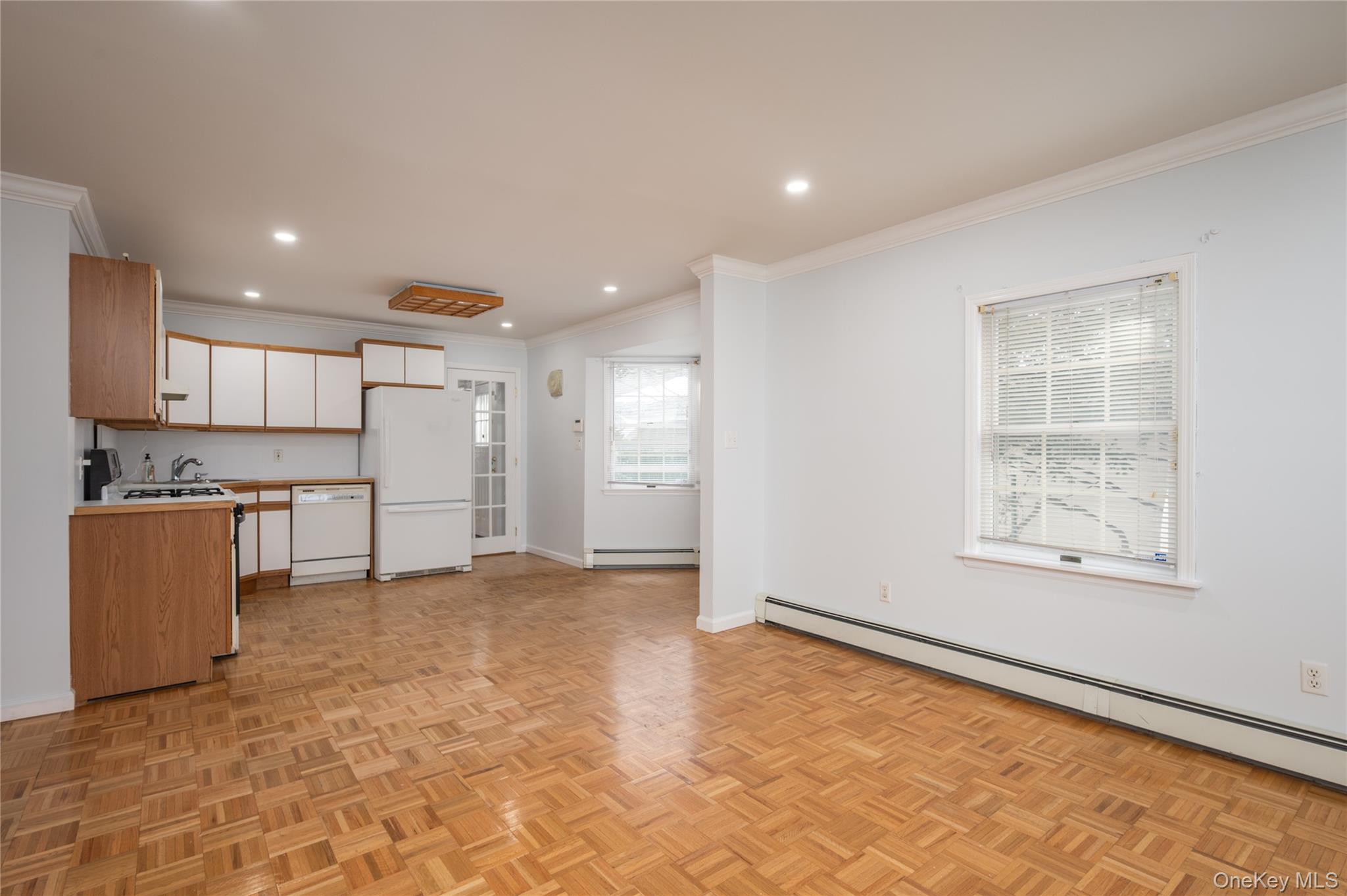 9 Harrison Ave, Hicksville, NY 11801