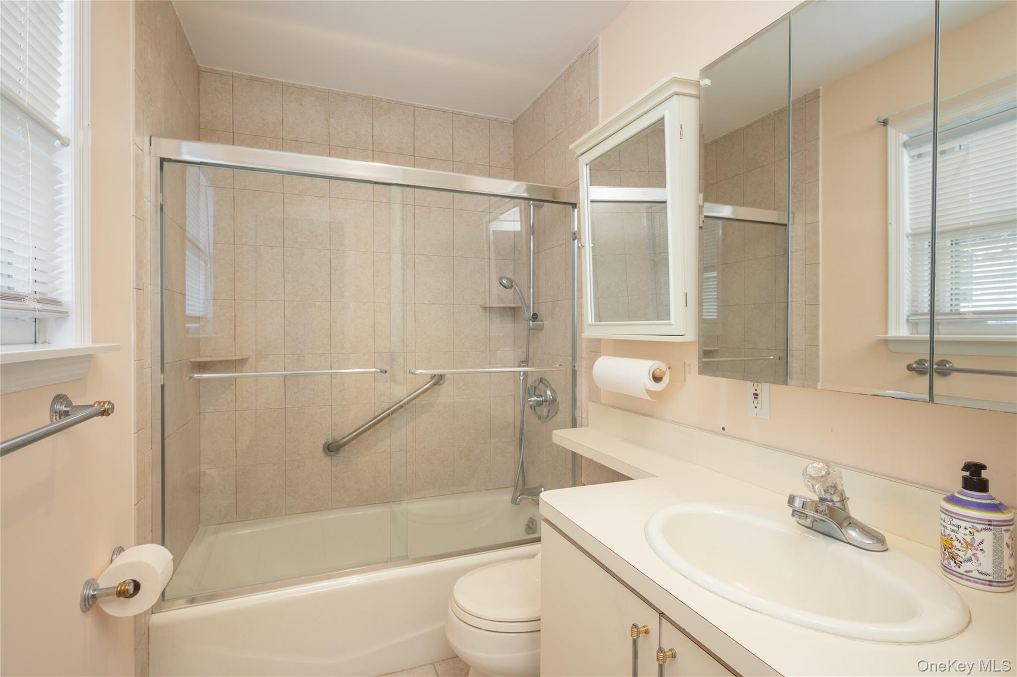 9 Harrison Ave, Hicksville, NY 11801