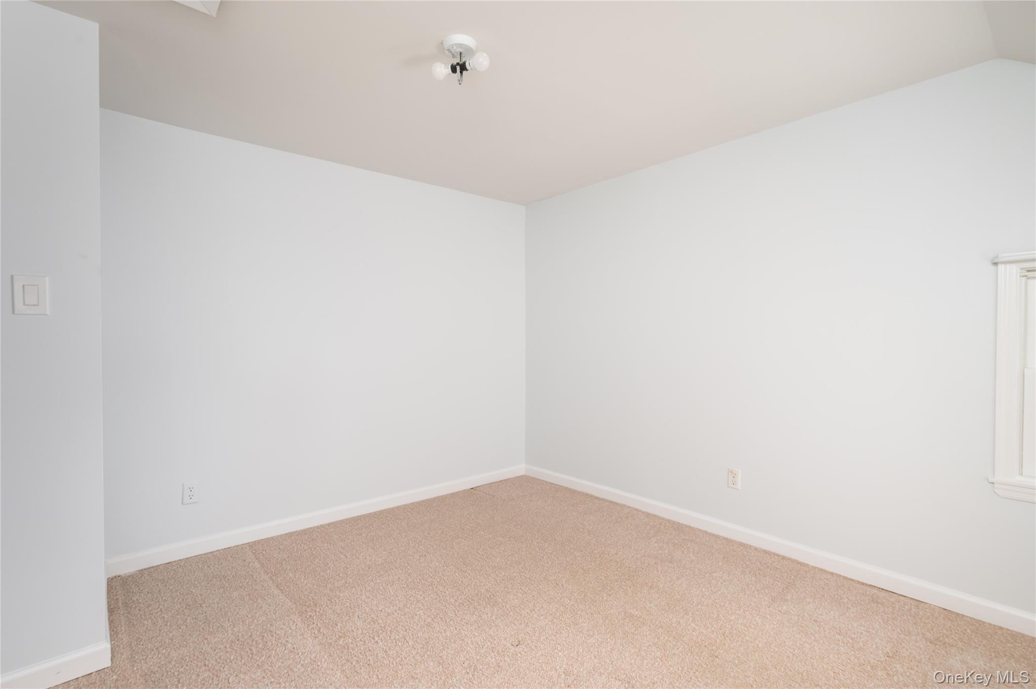 9 Harrison Ave, Hicksville, NY 11801