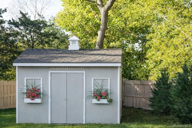 435 Montauk Highway, Westhampton Beach, NY 11978