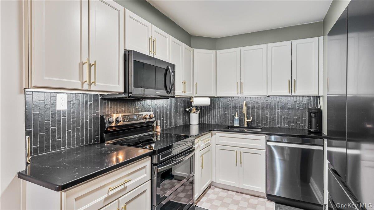 10-24 166th Street # 3A, Beechhurst, NY 11357