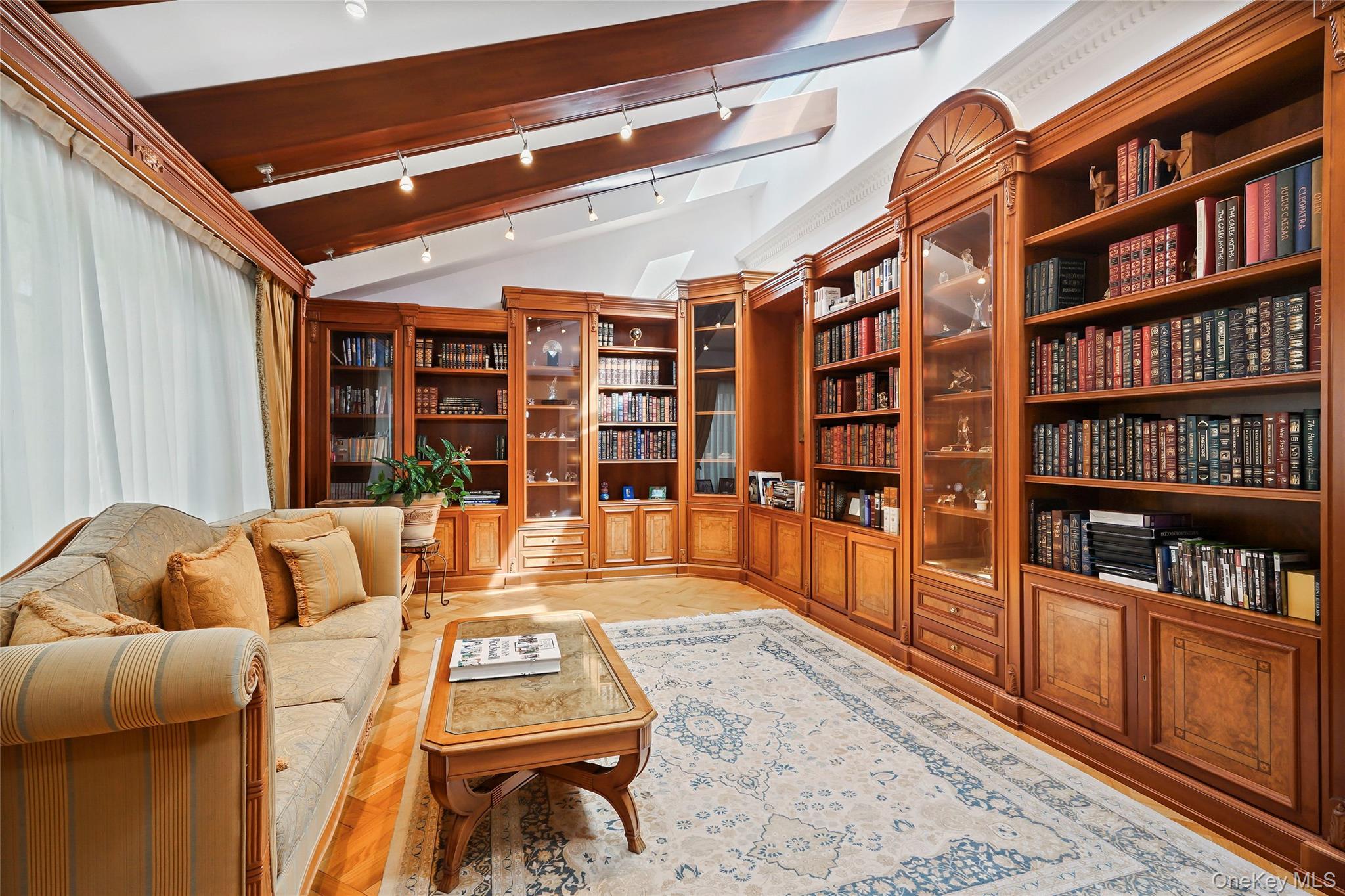 10 Hill Road, Sands Point, NY 11050