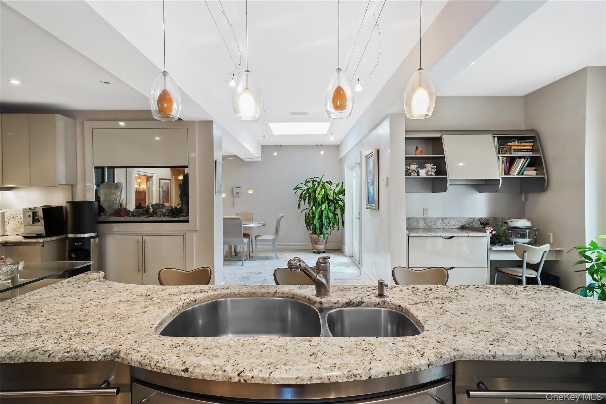 10 Hill Road, Sands Point, NY 11050