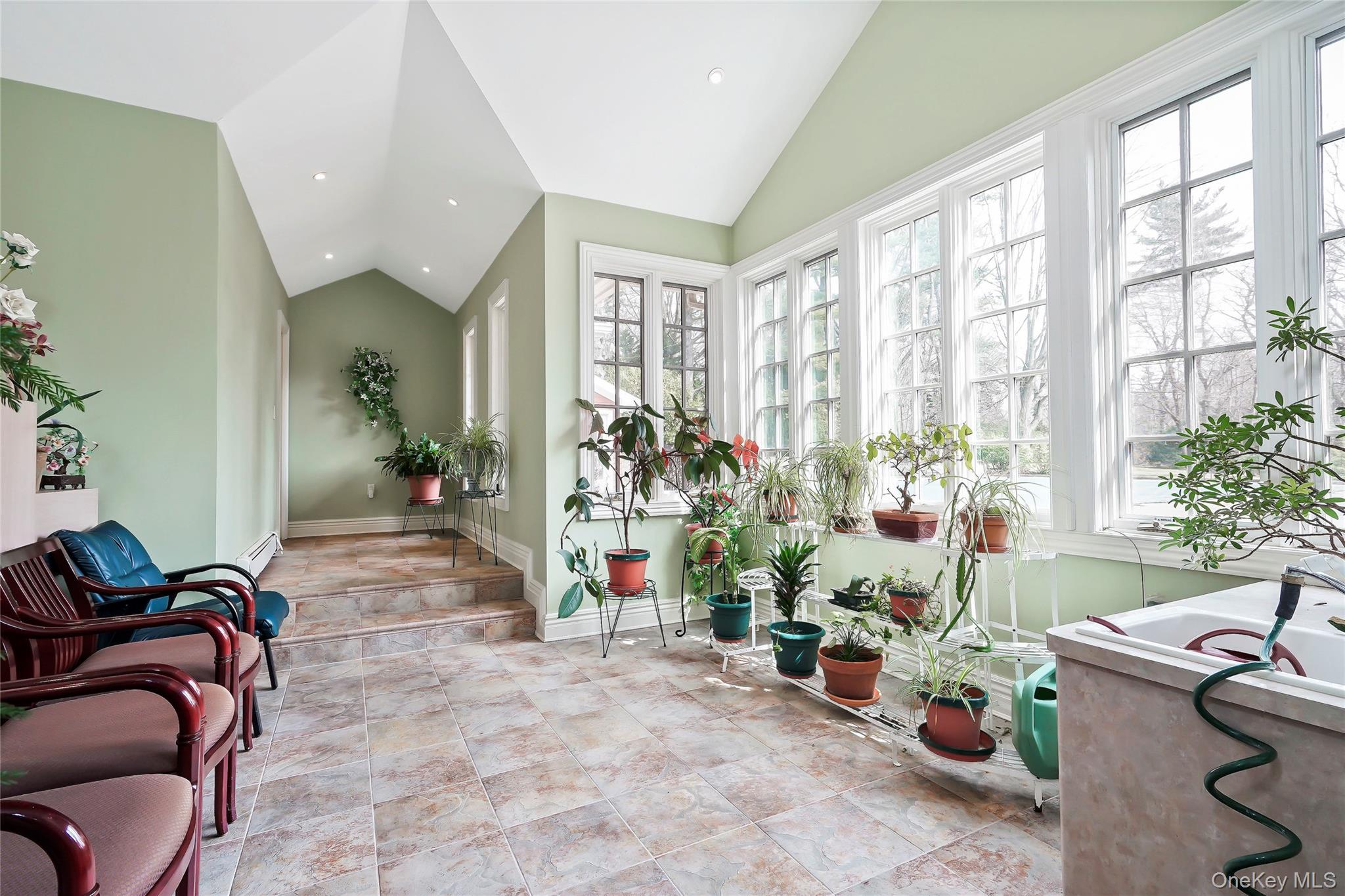 10 Hill Road, Sands Point, NY 11050