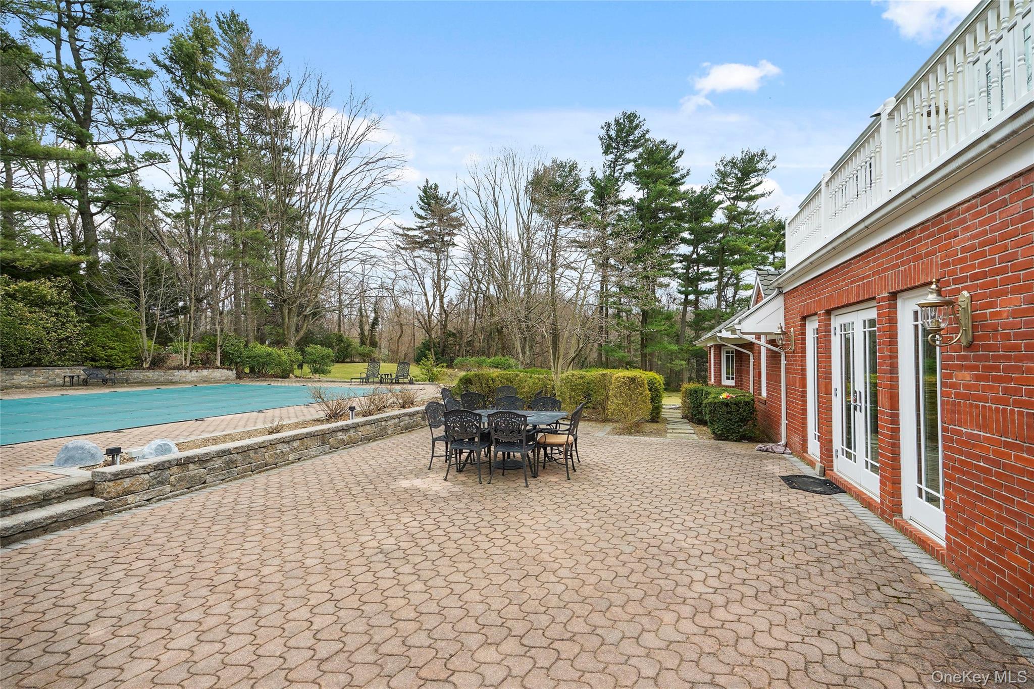 10 Hill Road, Sands Point, NY 11050