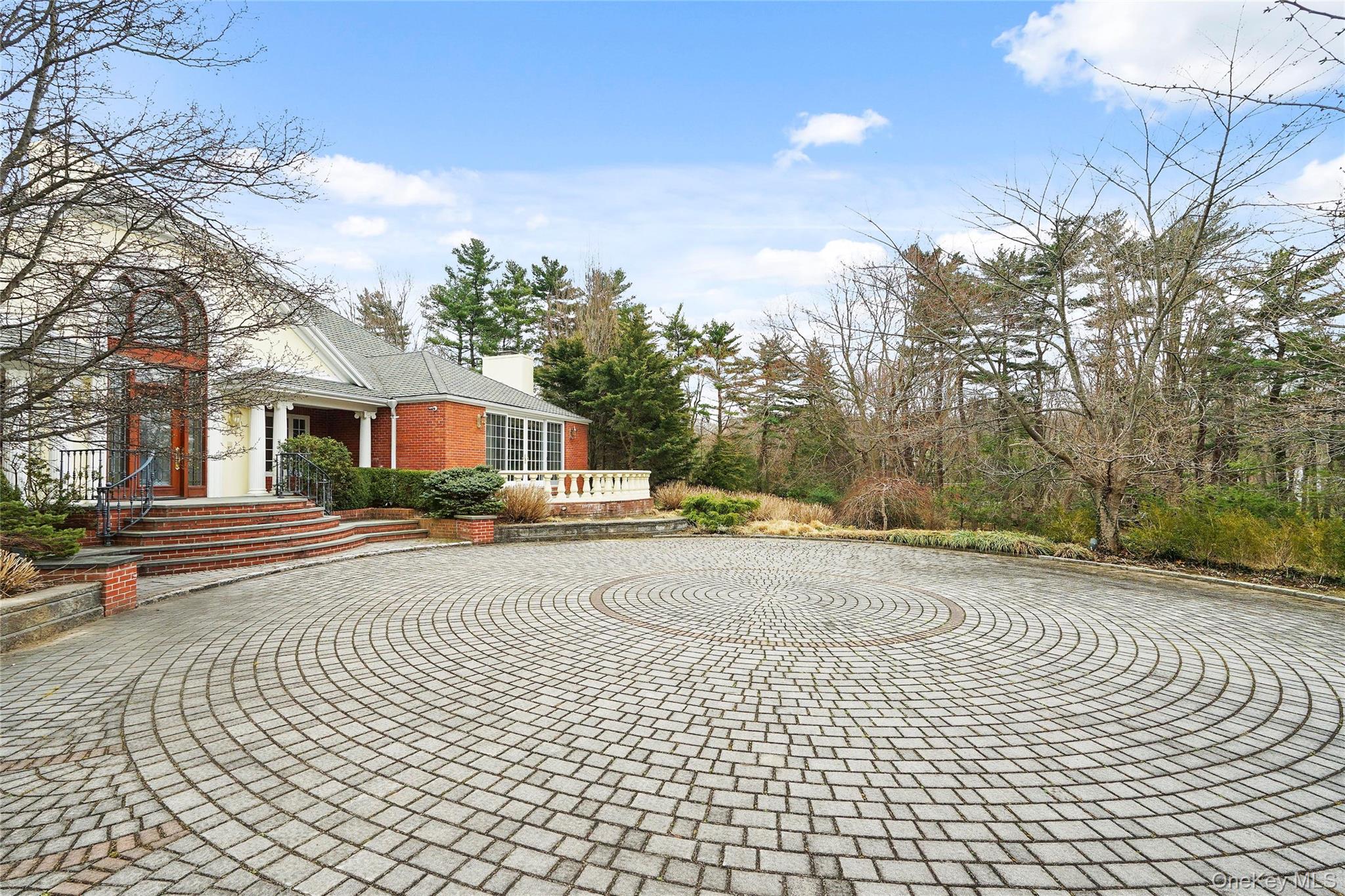 10 Hill Road, Sands Point, NY 11050