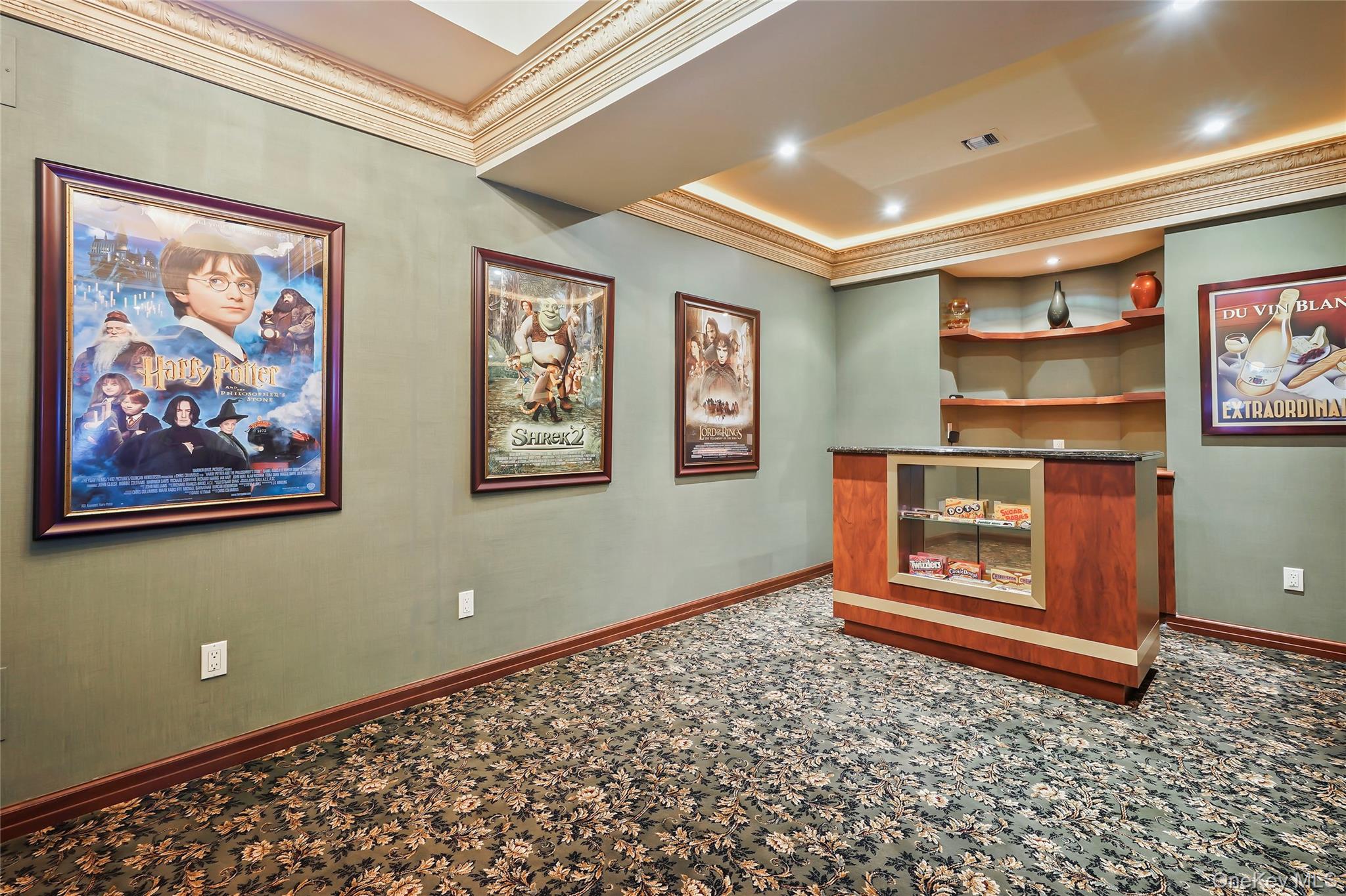 10 Hill Road, Sands Point, NY 11050