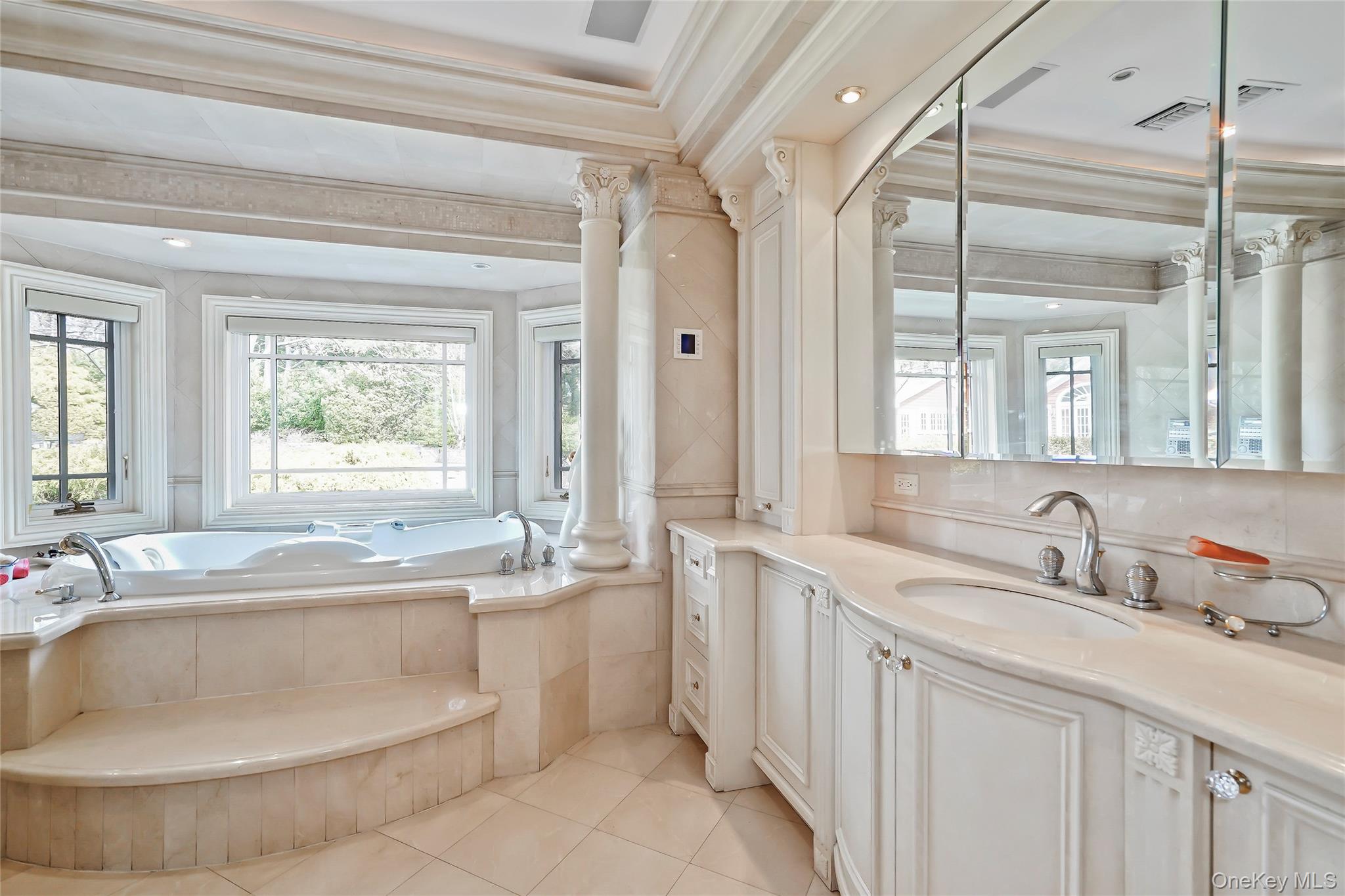 10 Hill Road, Sands Point, NY 11050