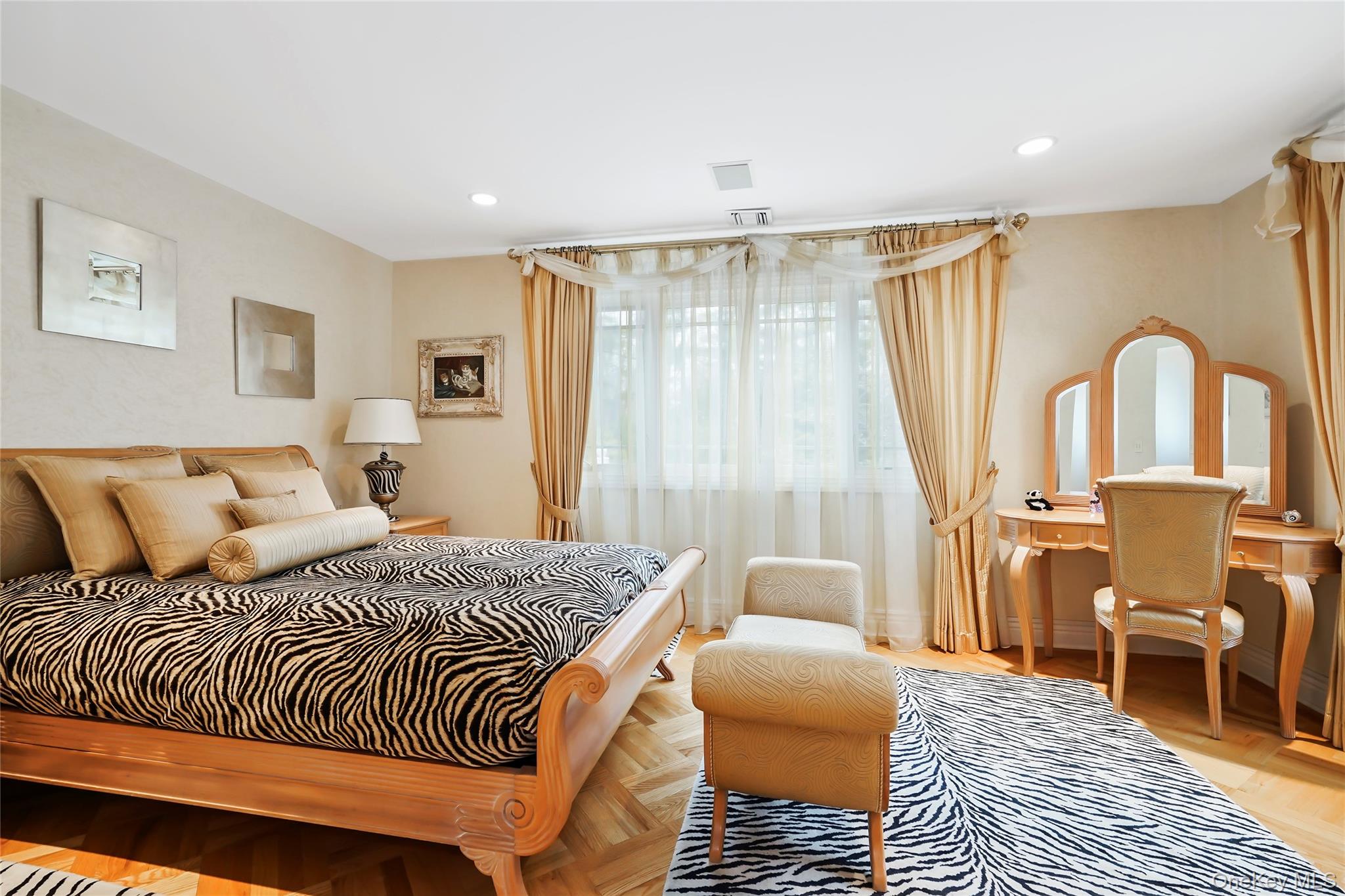 10 Hill Road, Sands Point, NY 11050