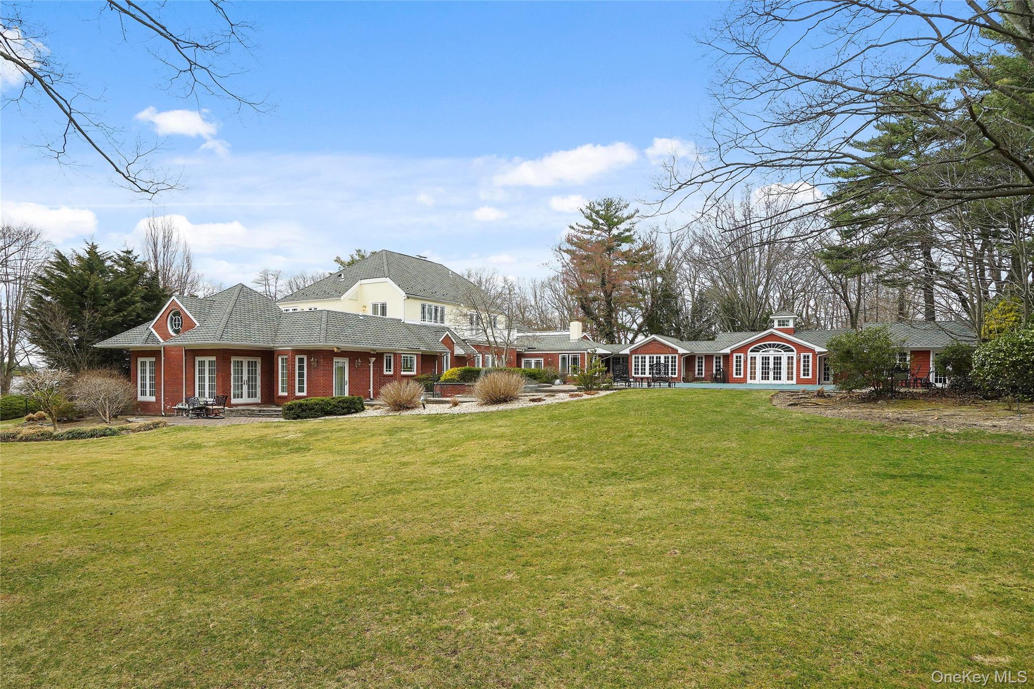 10 Hill Road, Sands Point, NY 11050