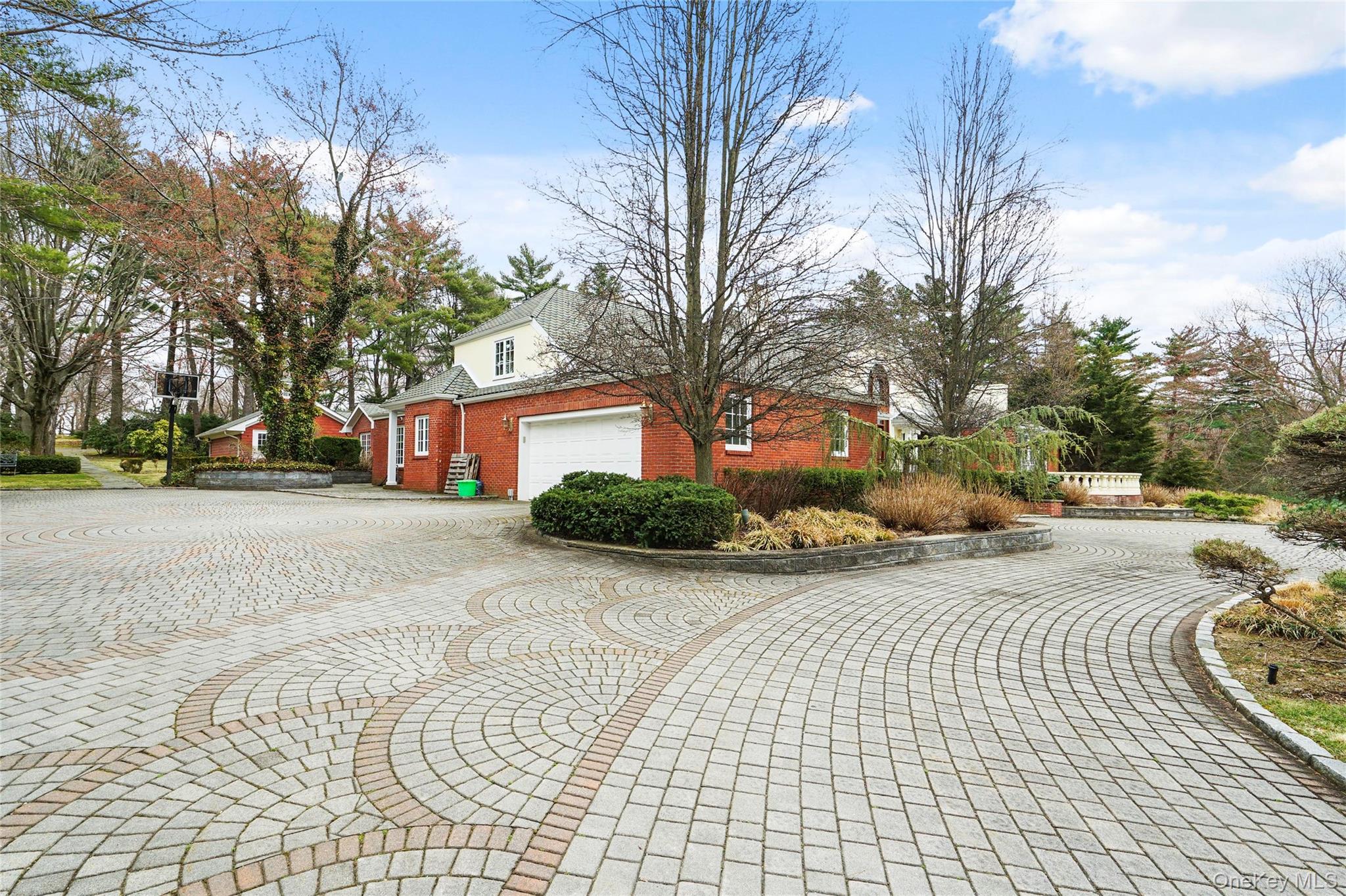 10 Hill Road, Sands Point, NY 11050