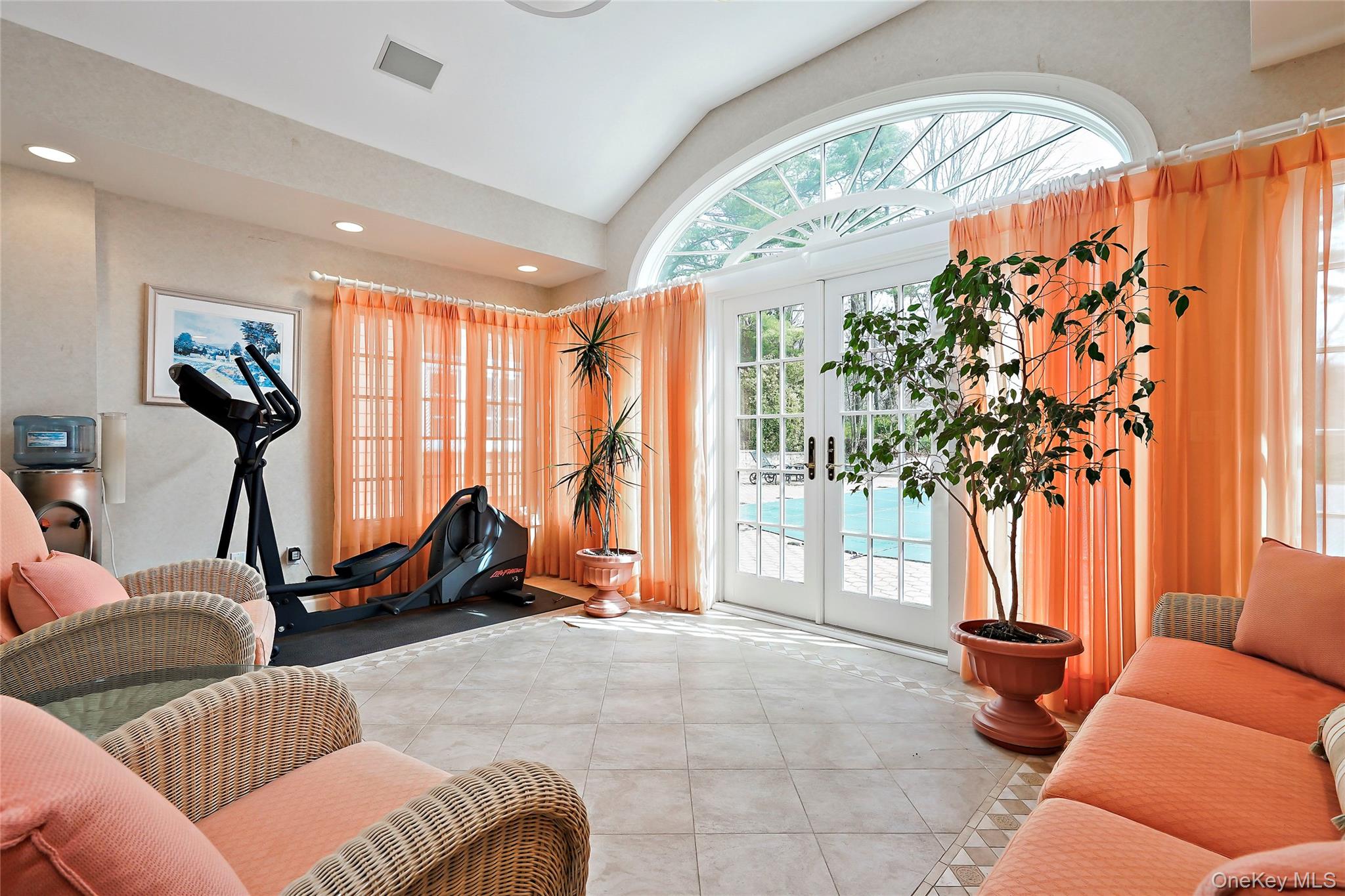 10 Hill Road, Sands Point, NY 11050