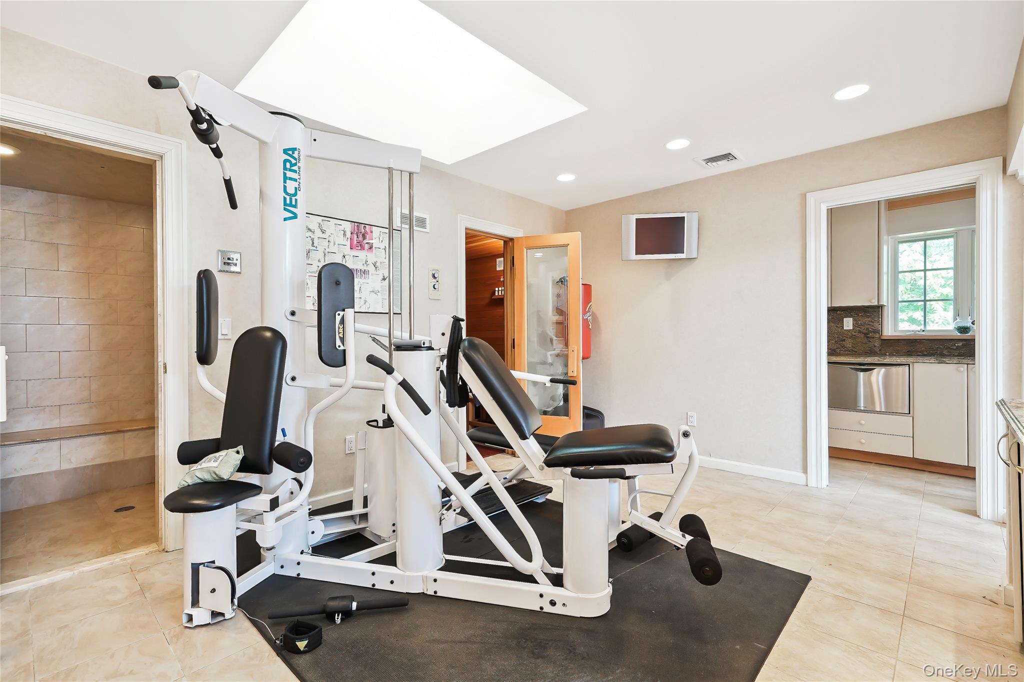 10 Hill Road, Sands Point, NY 11050