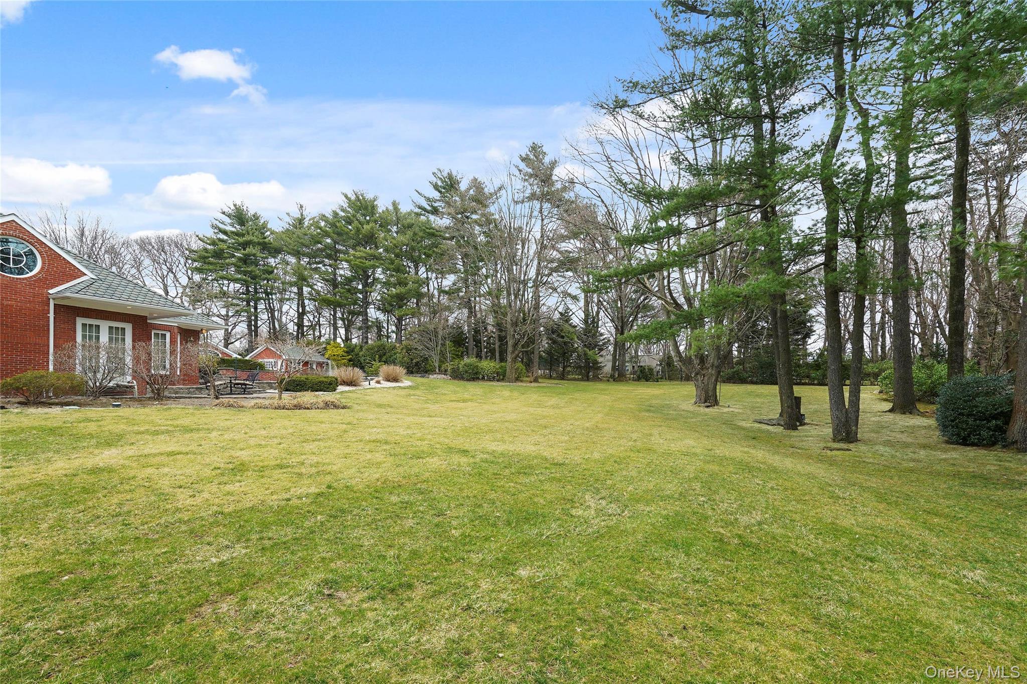 10 Hill Road, Sands Point, NY 11050