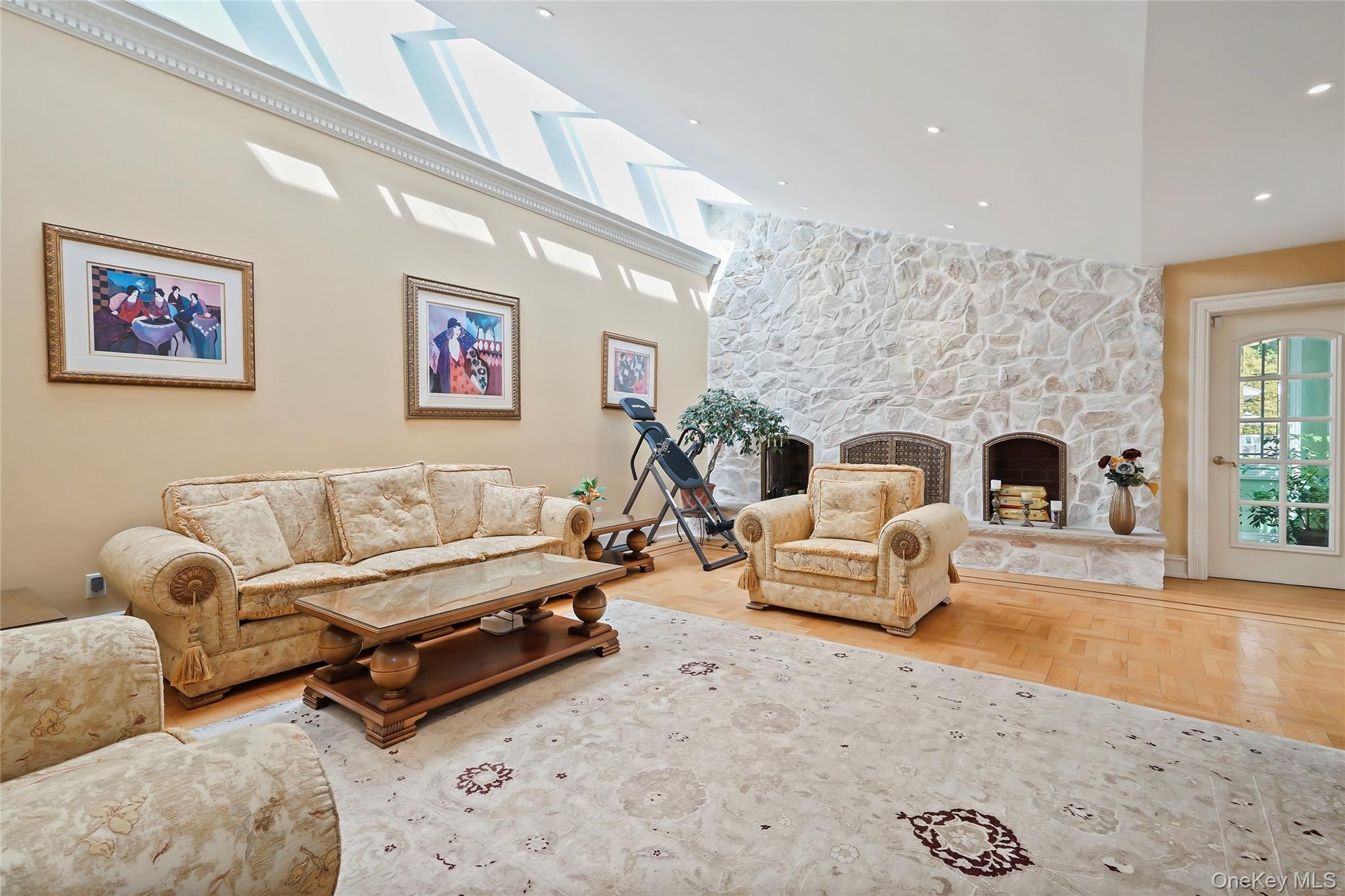 10 Hill Road, Sands Point, NY 11050