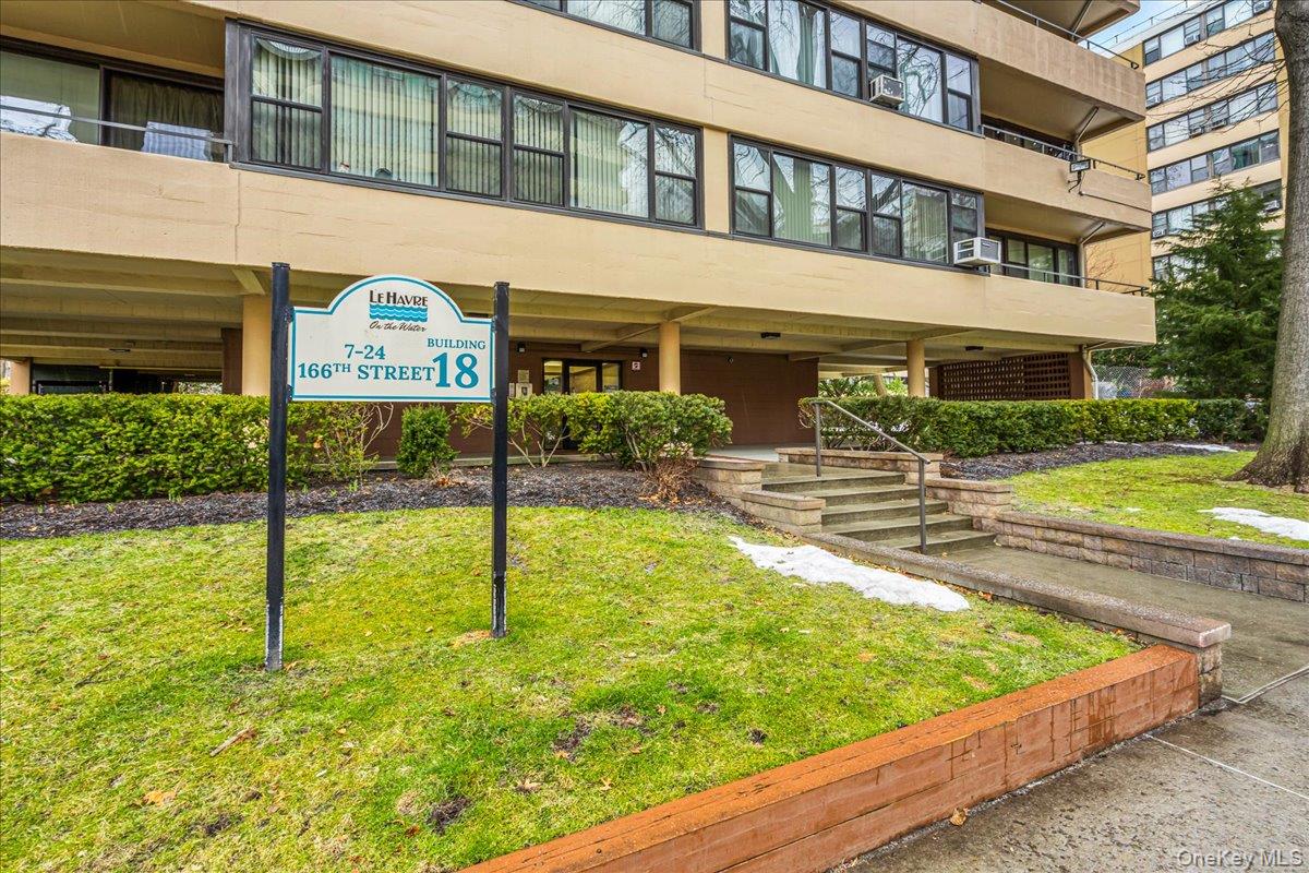 7-24 166th Street # 8C, Beechhurst, NY 11357