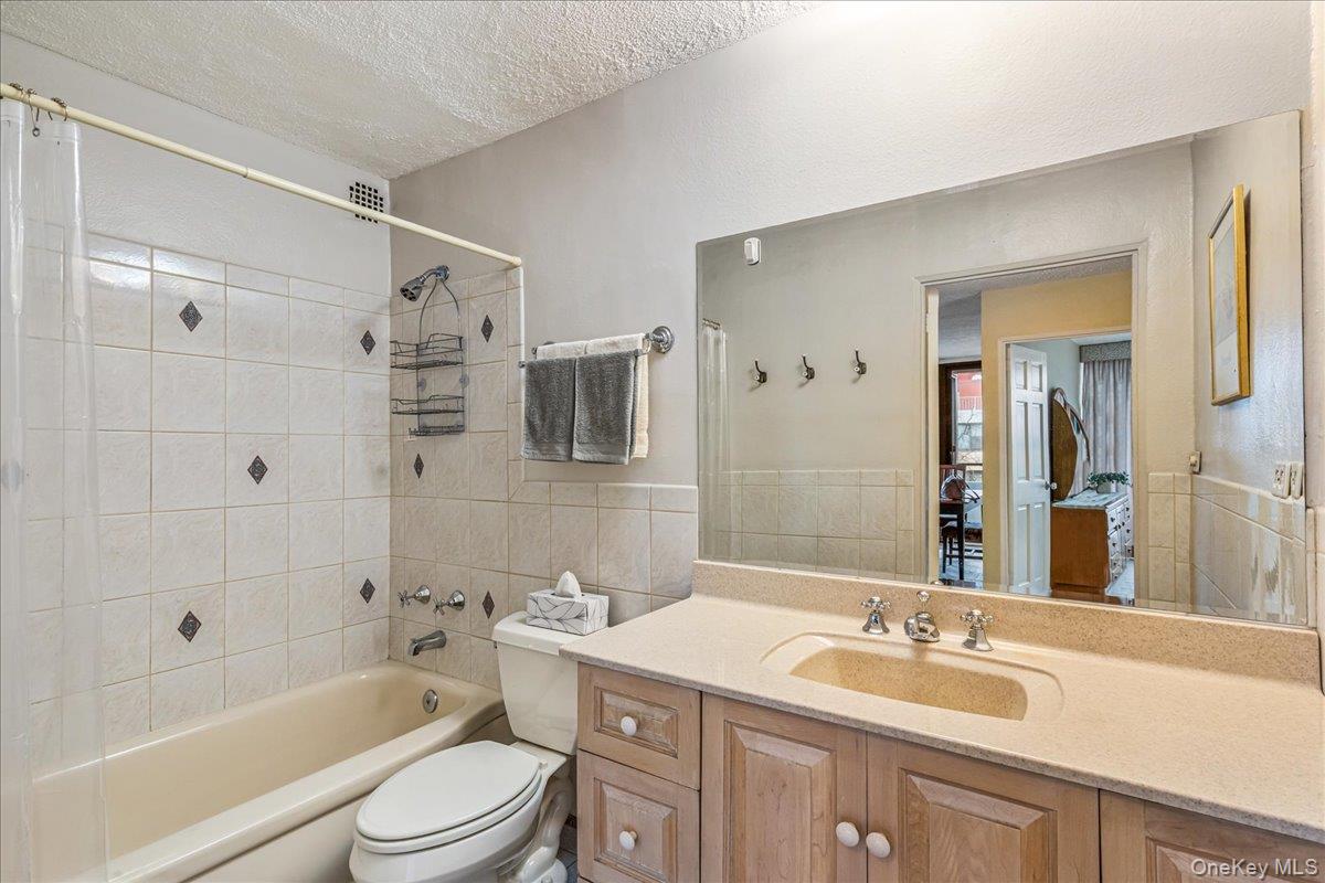 7-24 166th Street # 8C, Beechhurst, NY 11357