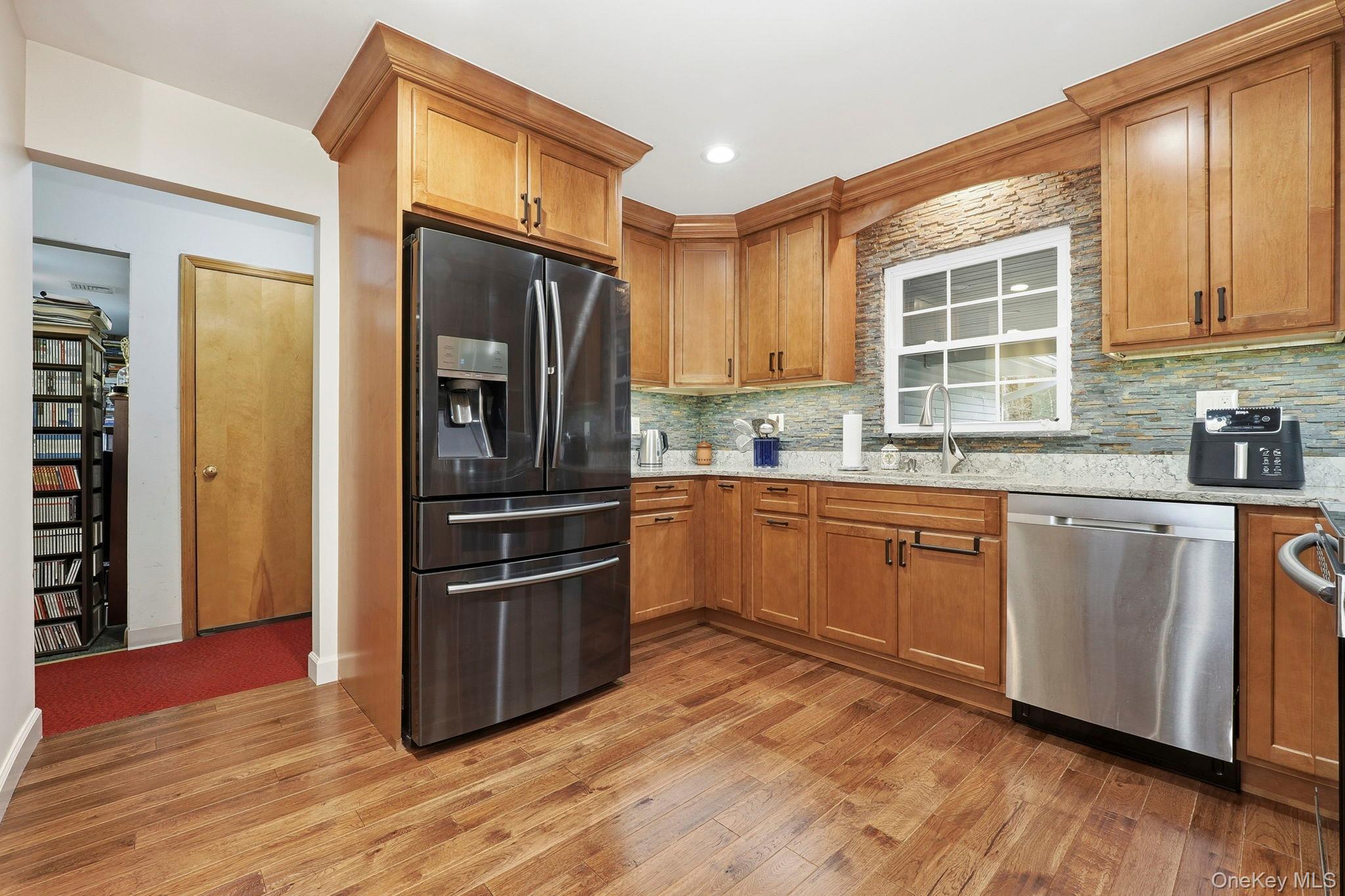 33 Fulmar Road, Mahopac, NY 10541