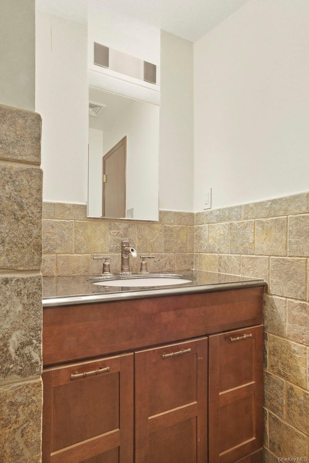 33 Fulmar Road, Mahopac, NY 10541