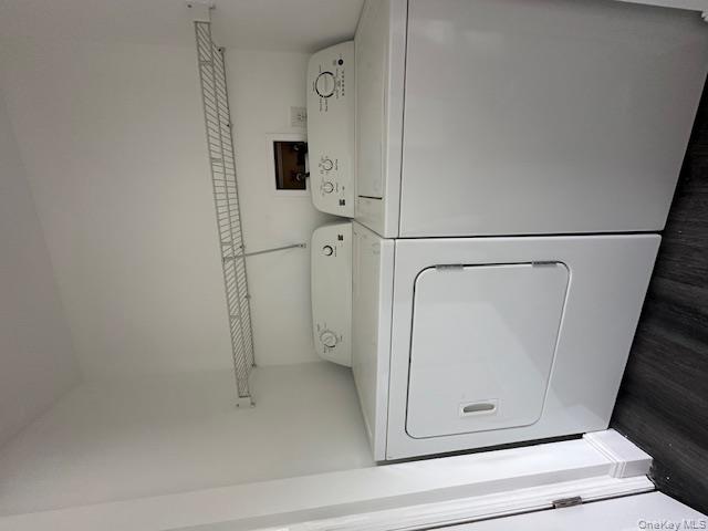 135 Village Circle W, Manorville, NY 11949