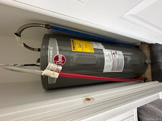 135 Village Circle W, Manorville, NY 11949