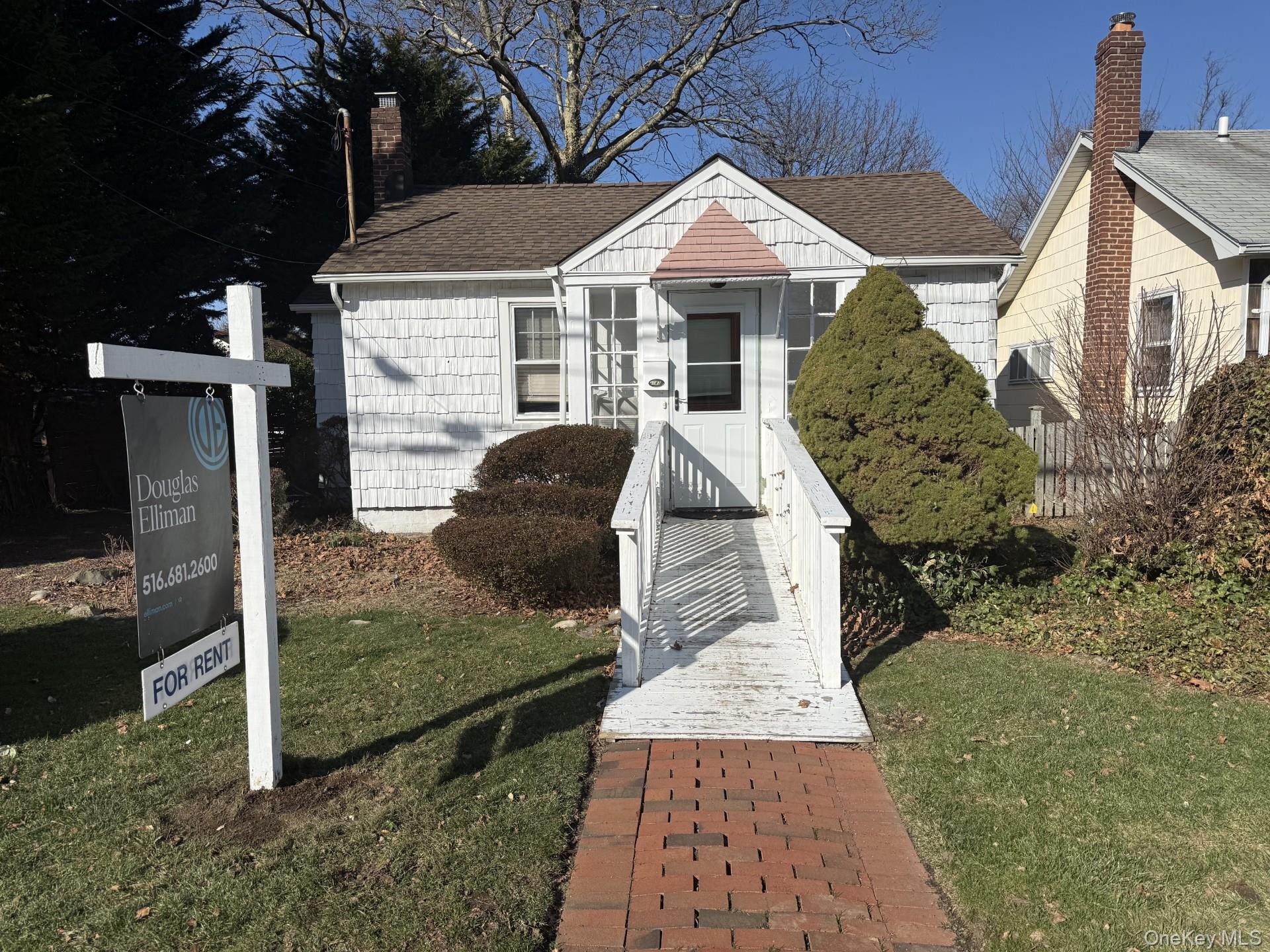 143 East Avenue, Hicksville, NY 11801