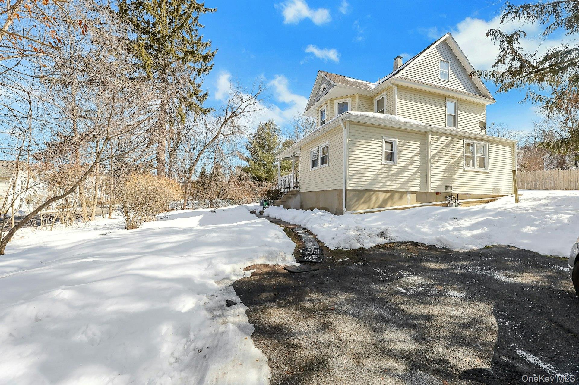 65 Lake Road, Valley Cottage, NY 10989