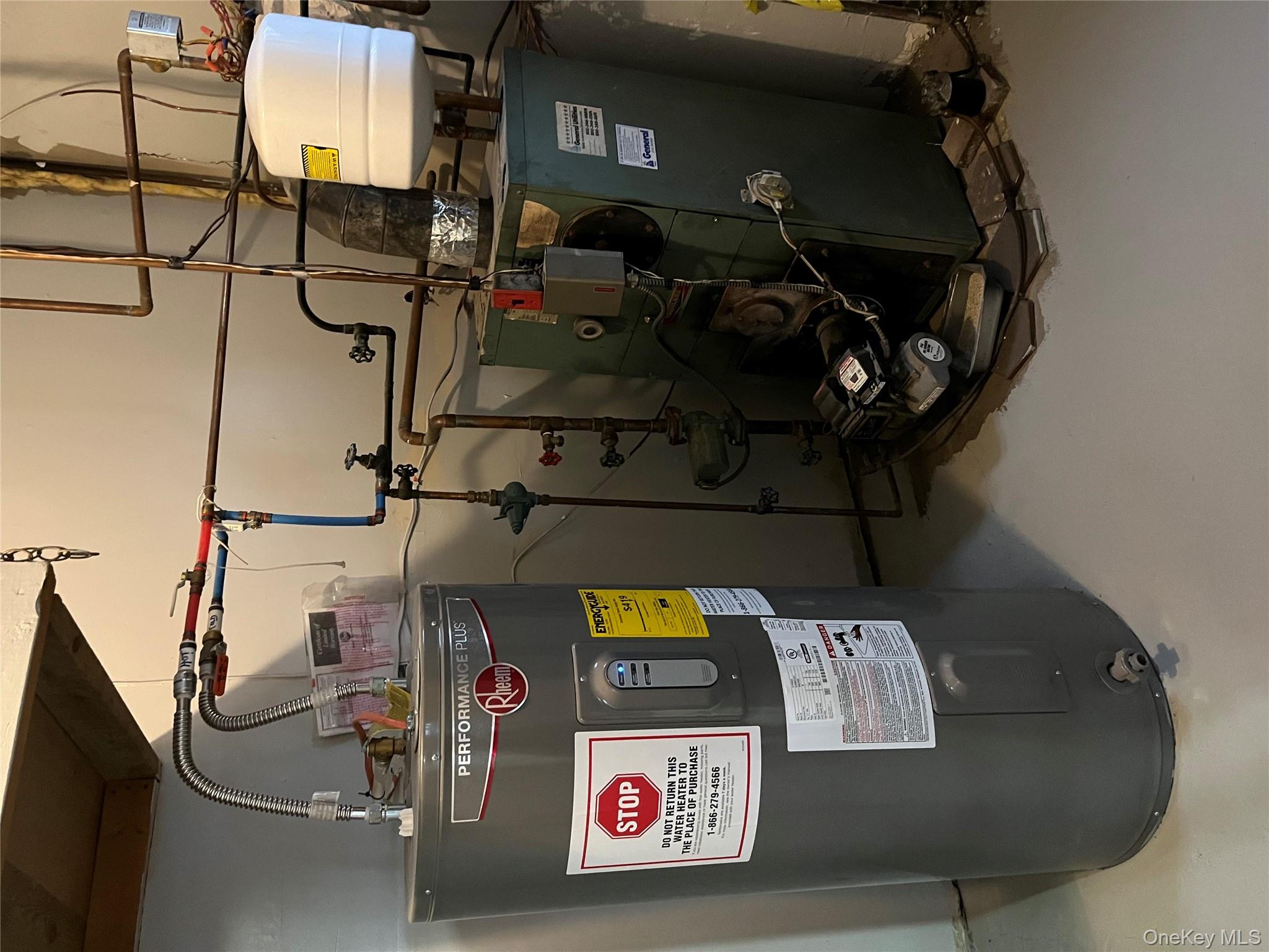 43 Floyd Place, East Norwich, NY 11732