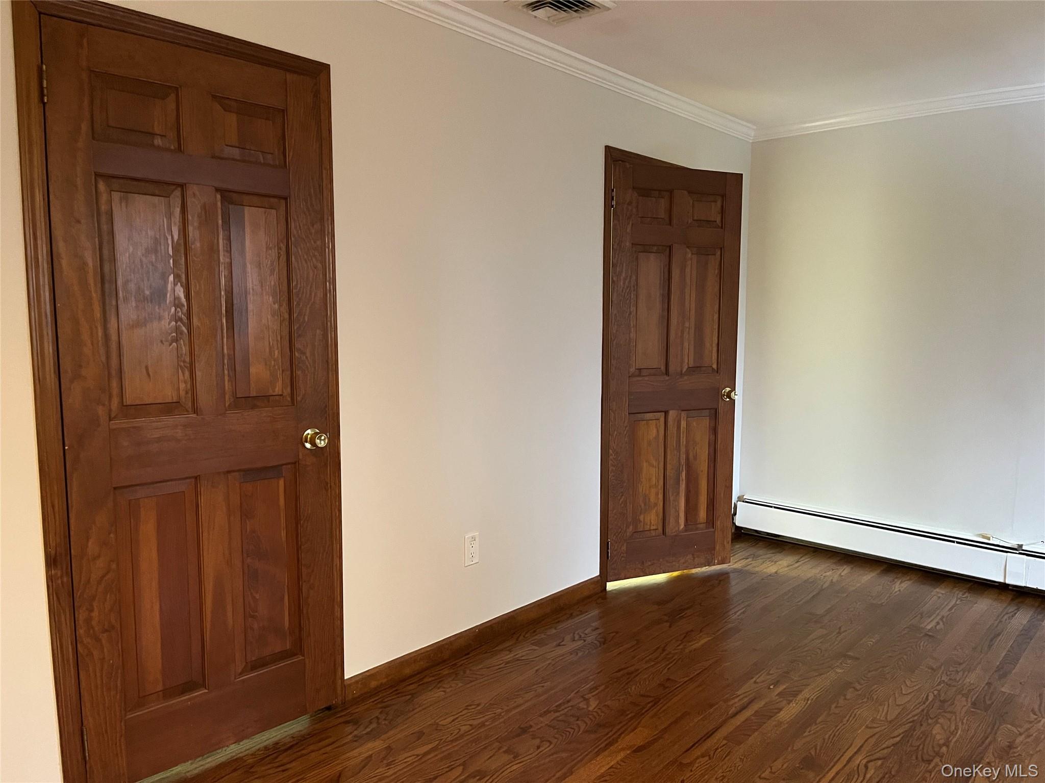 43 Floyd Place, East Norwich, NY 11732