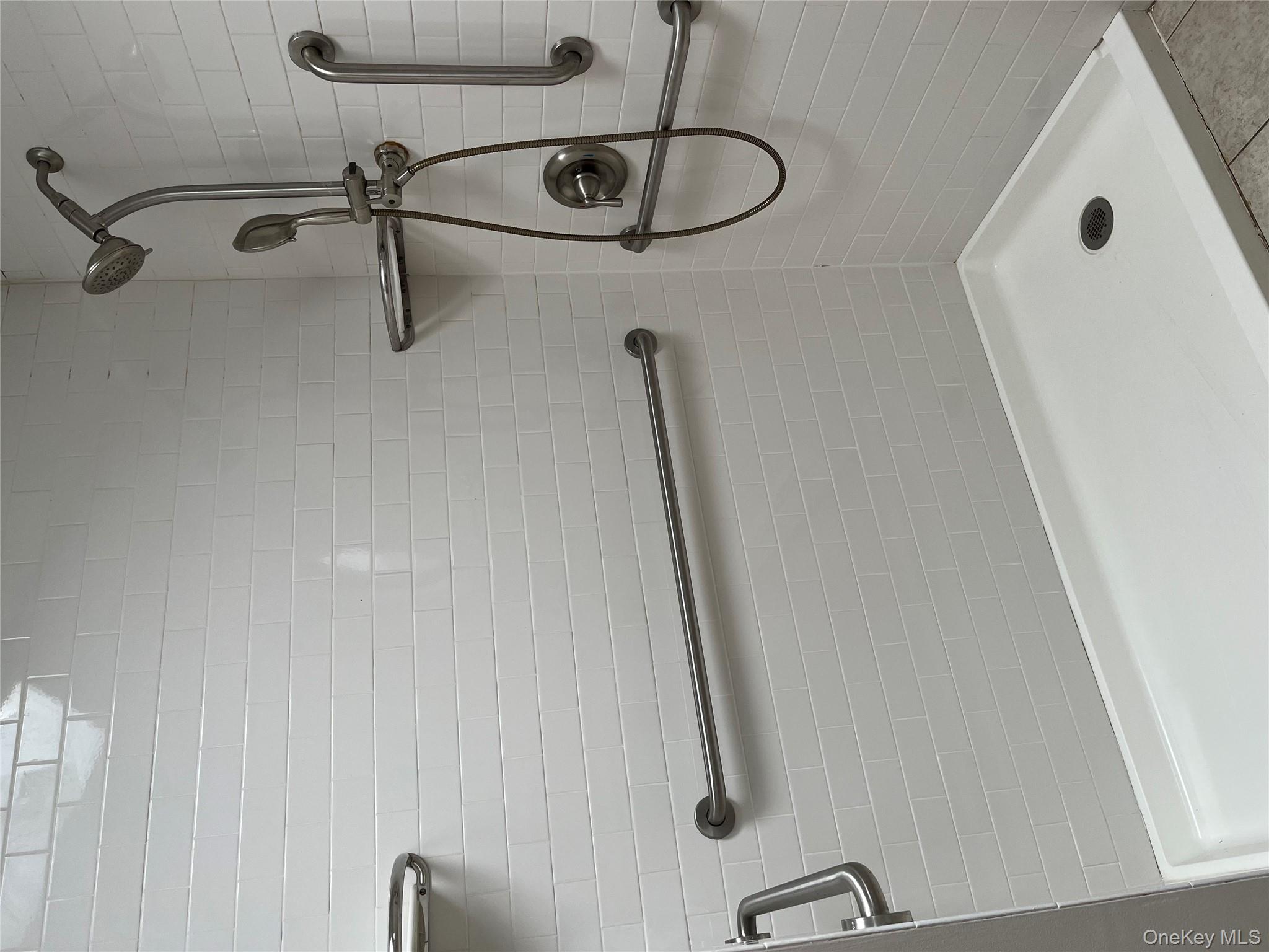 43 Floyd Place, East Norwich, NY 11732