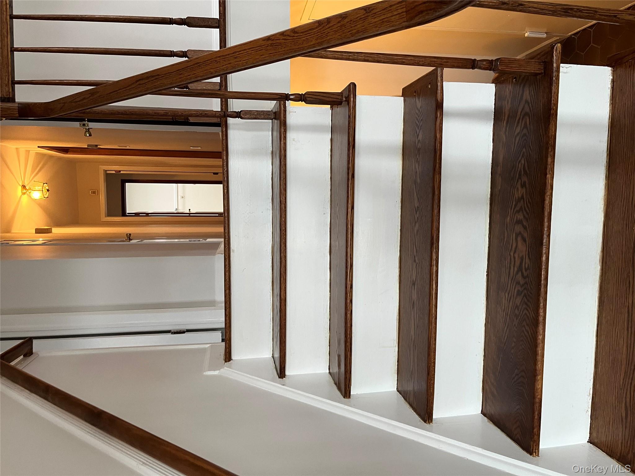 43 Floyd Place, East Norwich, NY 11732