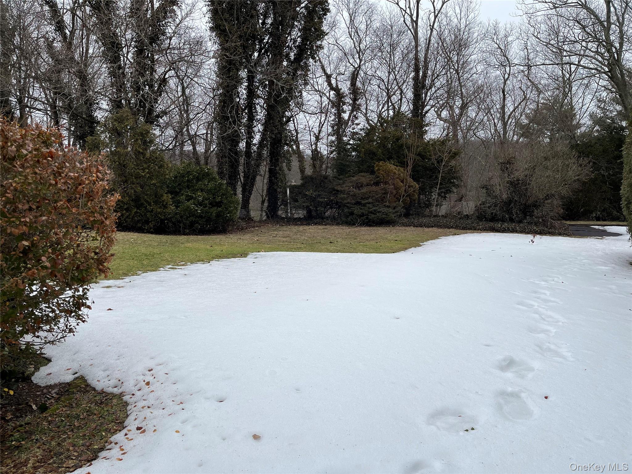 43 Floyd Place, East Norwich, NY 11732